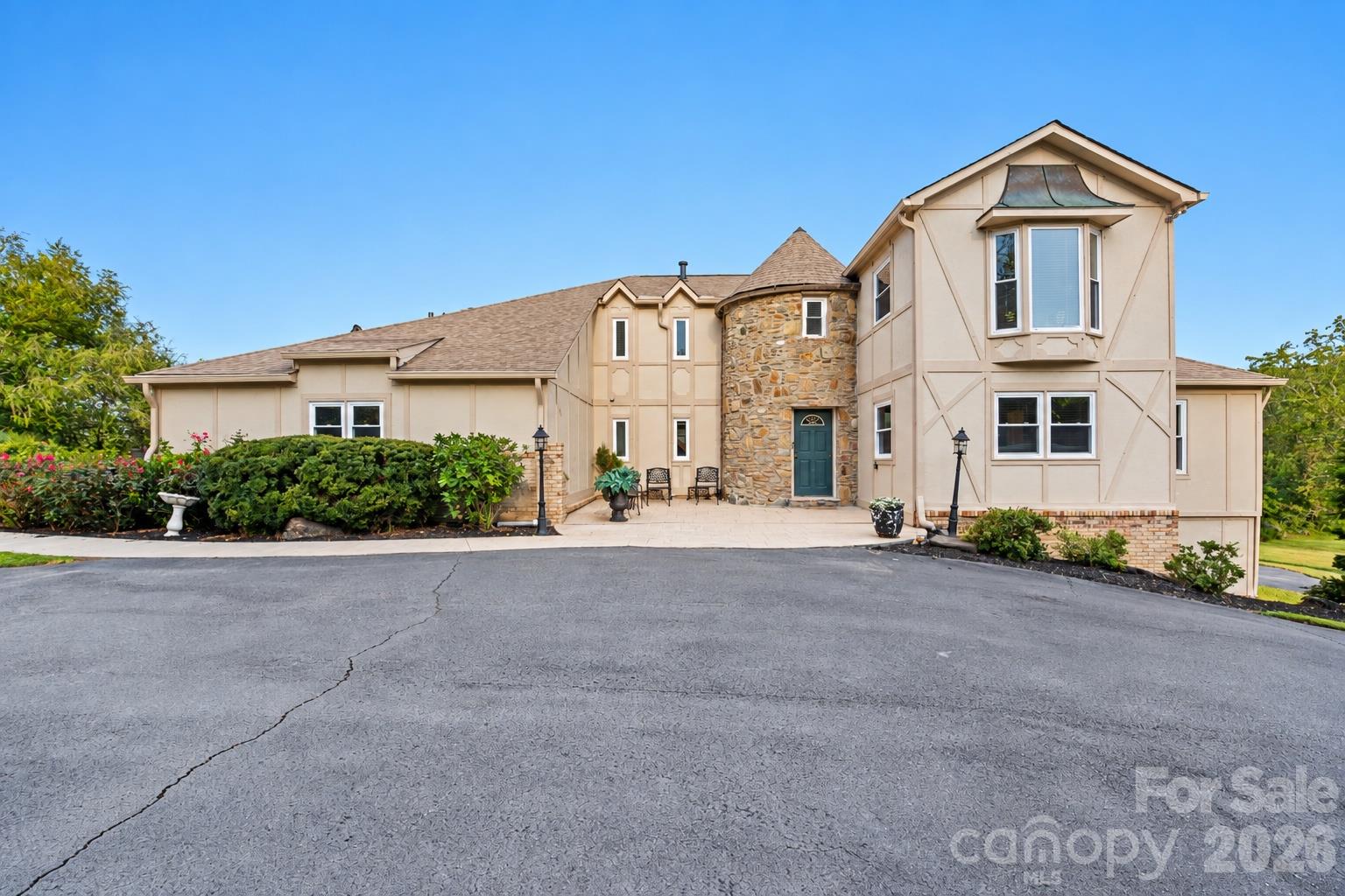 422 Crooked Creek Road Property Photo 2