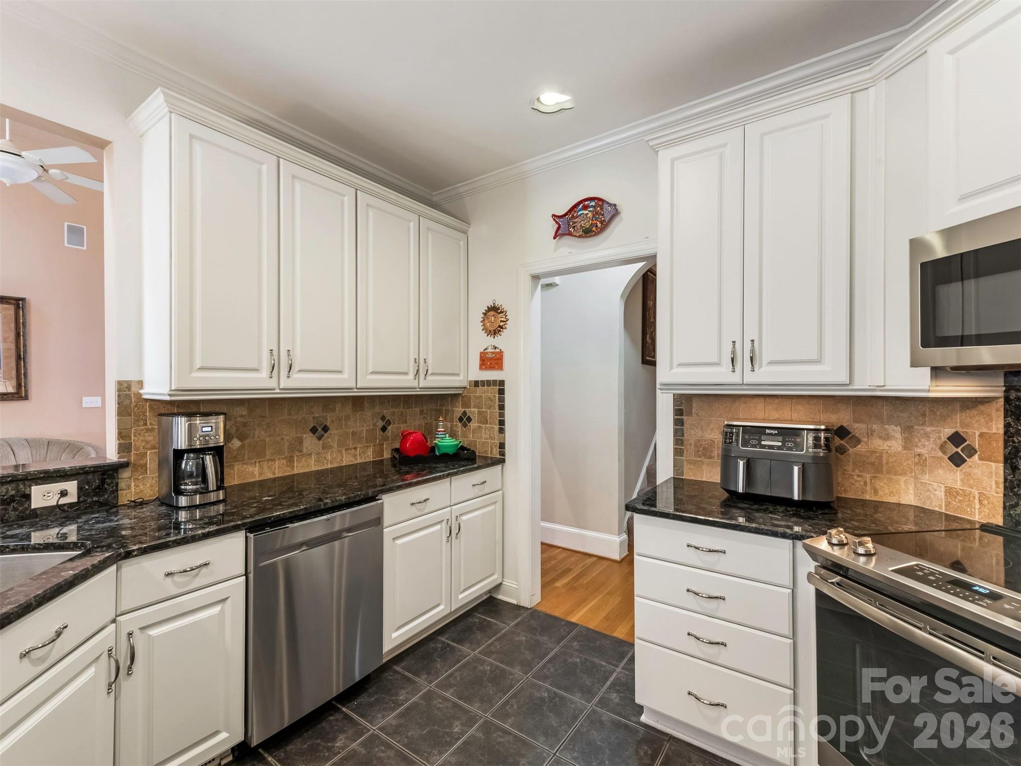 714 Corinthian Place Property Photo 8