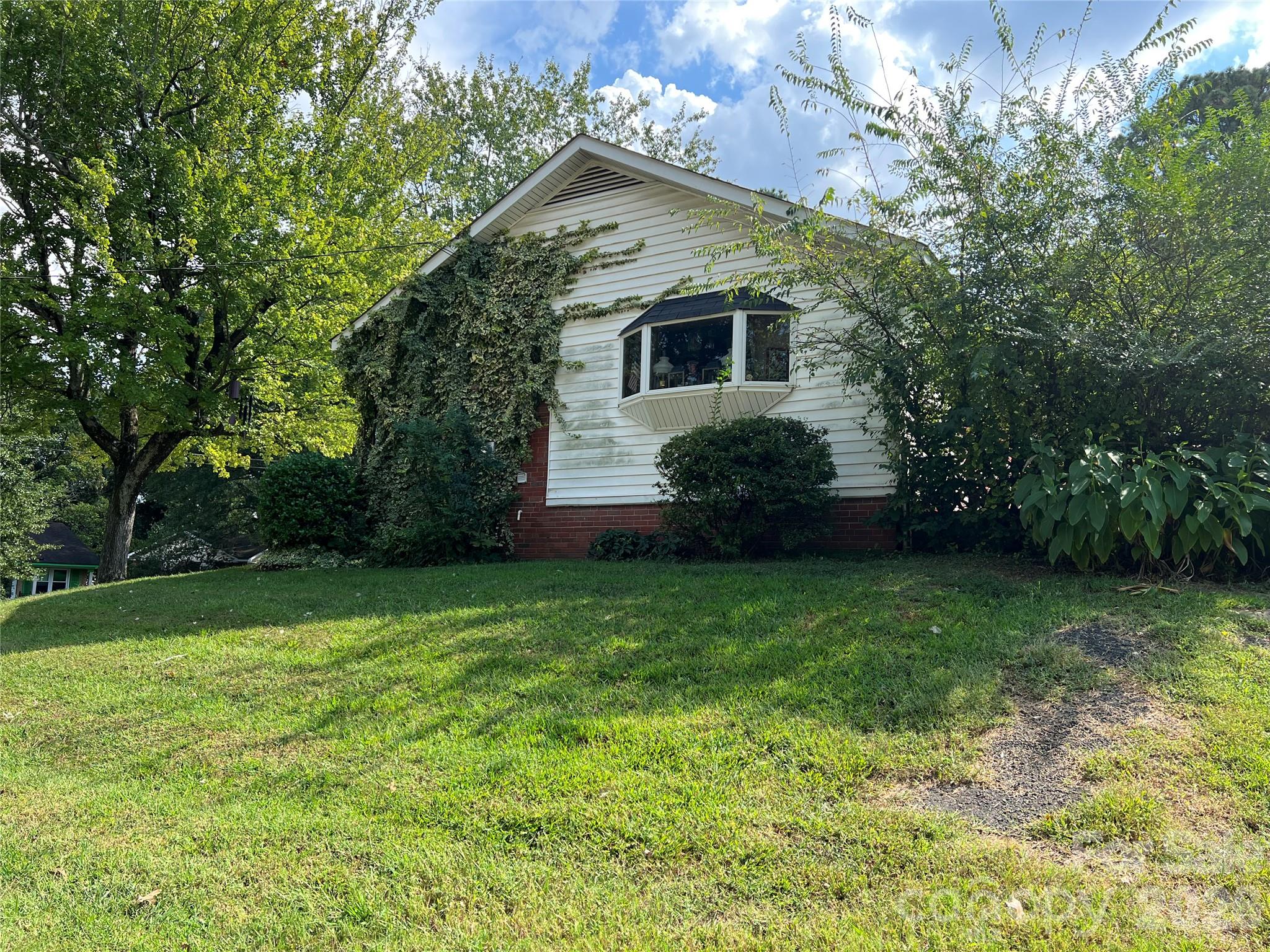 8100 Carrolwood Drive Property Photo 6