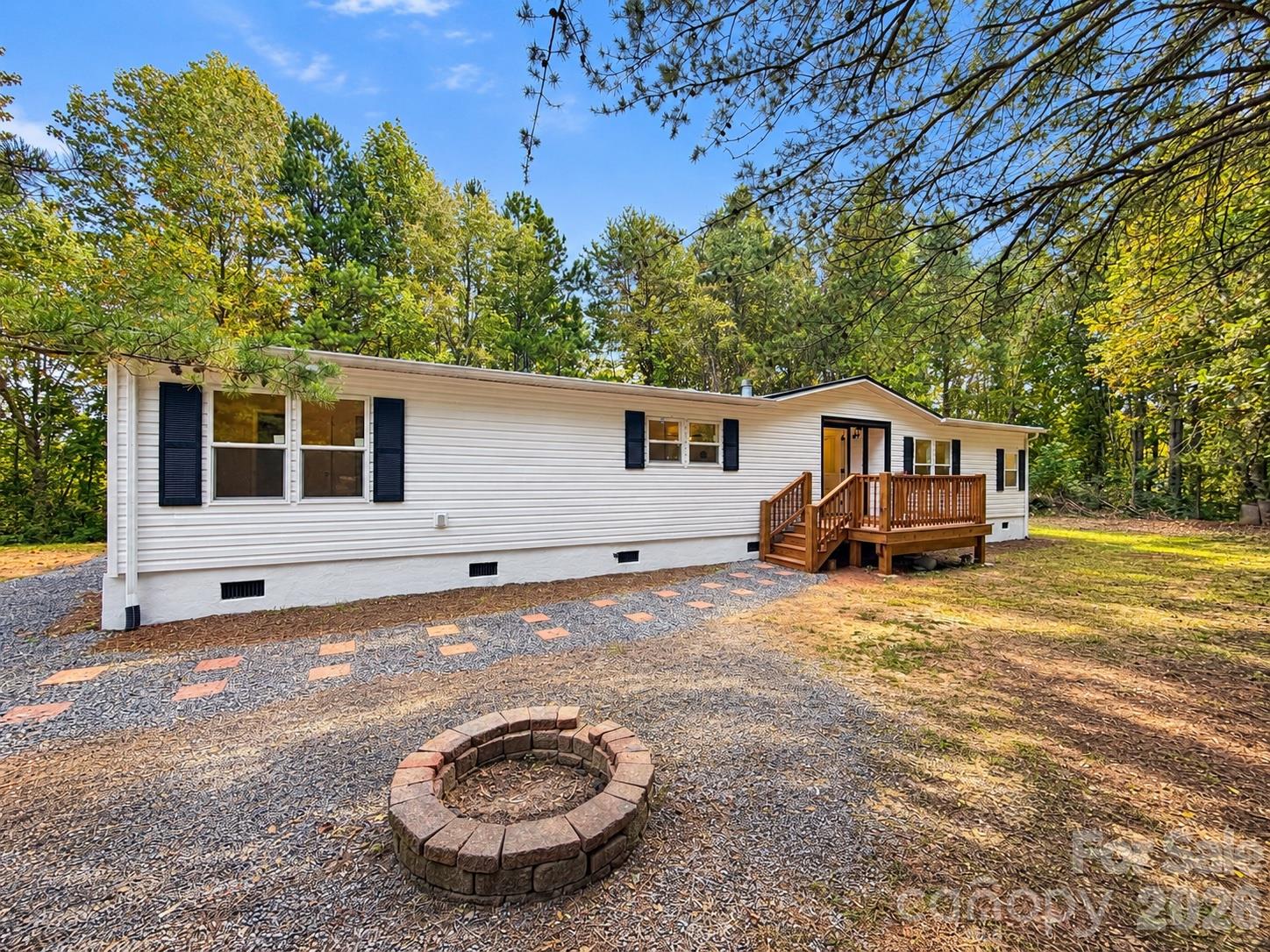 127 Pinnacle Heights Drive Property Photo 1