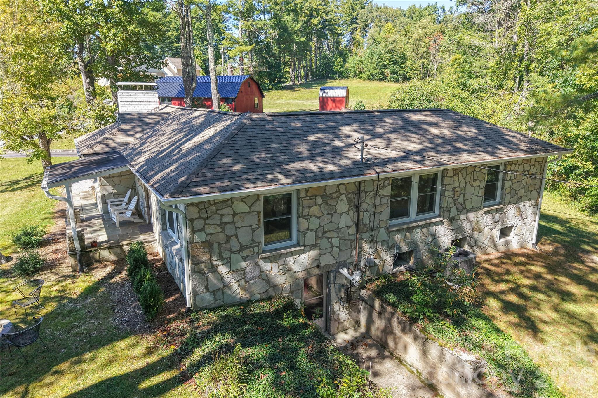 390 Sokassa Road Property Photo 7