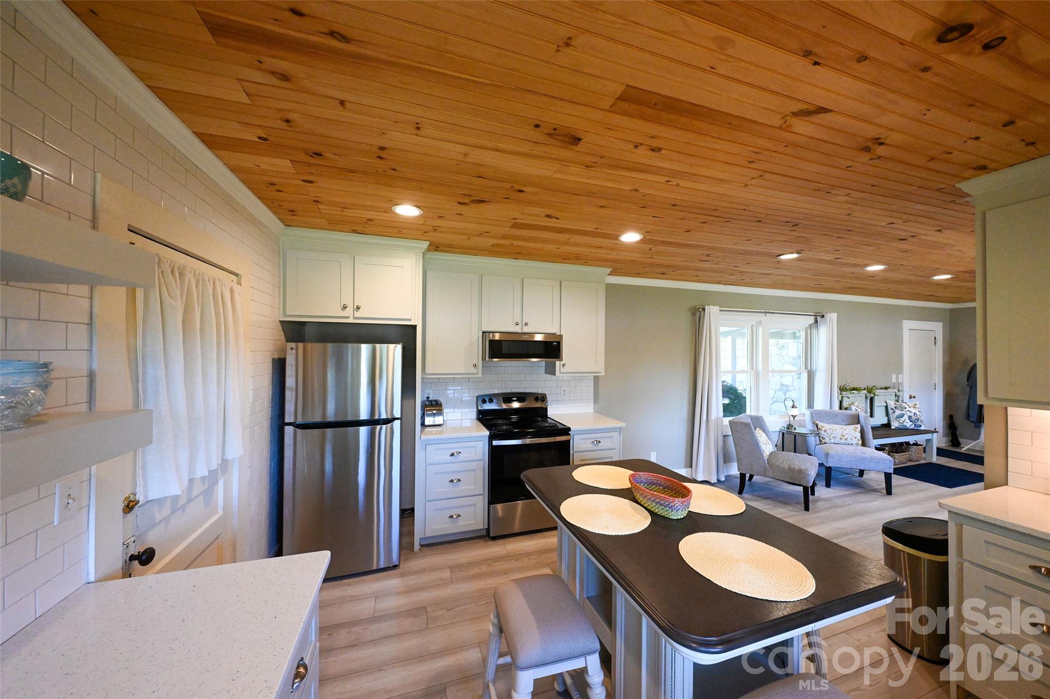 390 Sokassa Road Property Photo 9