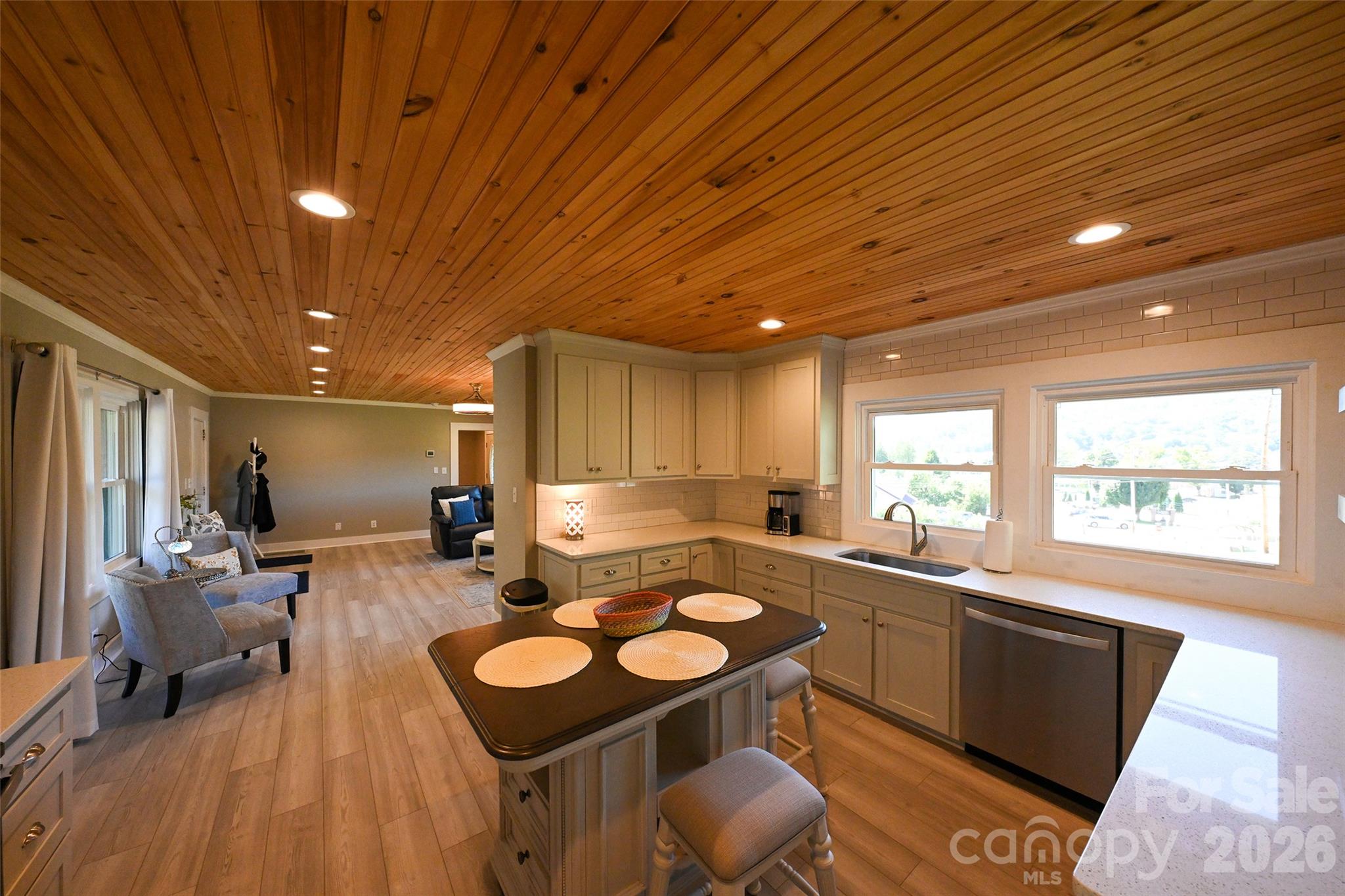 390 Sokassa Road Property Photo 10