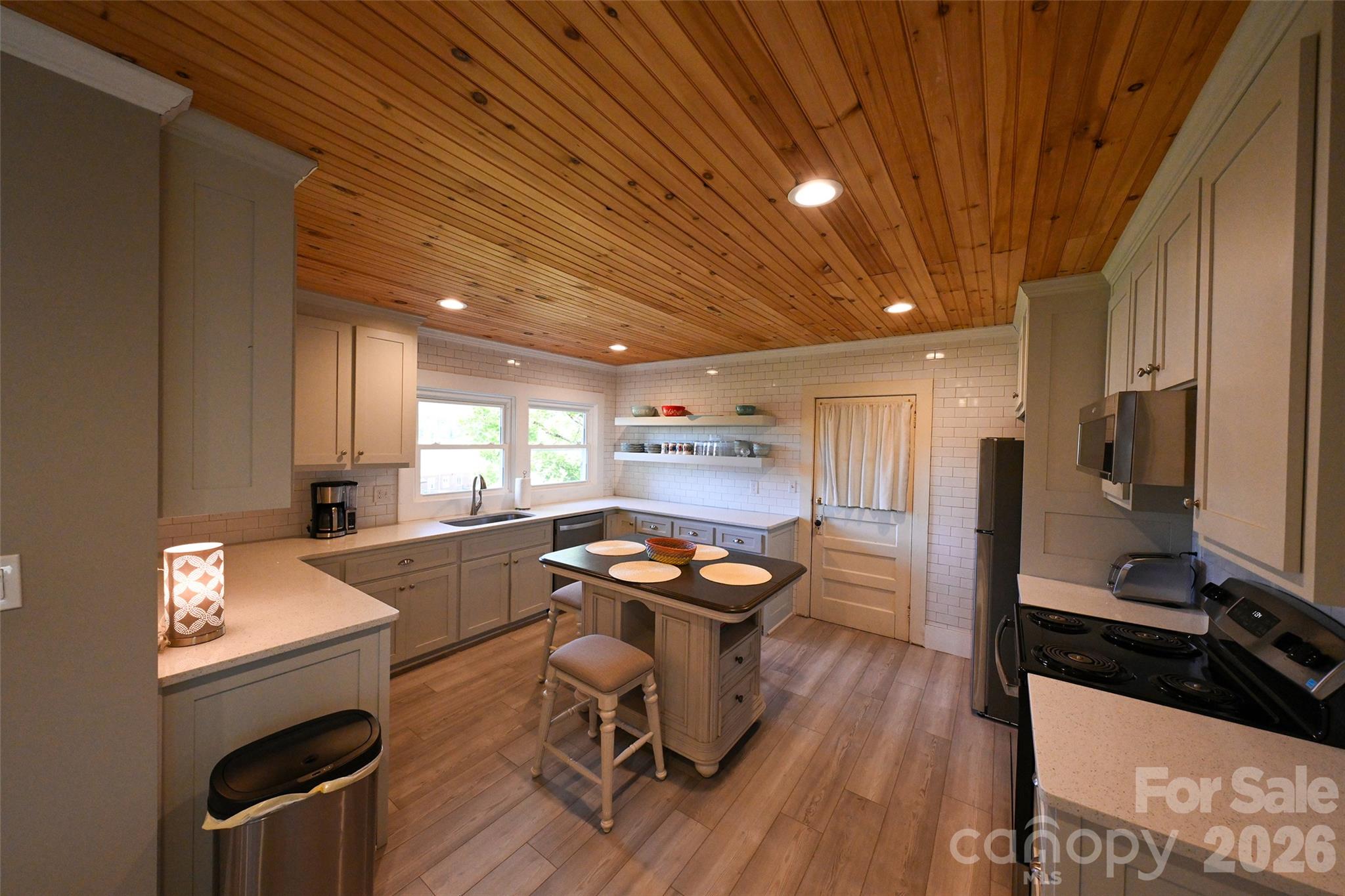 390 Sokassa Road Property Photo 11