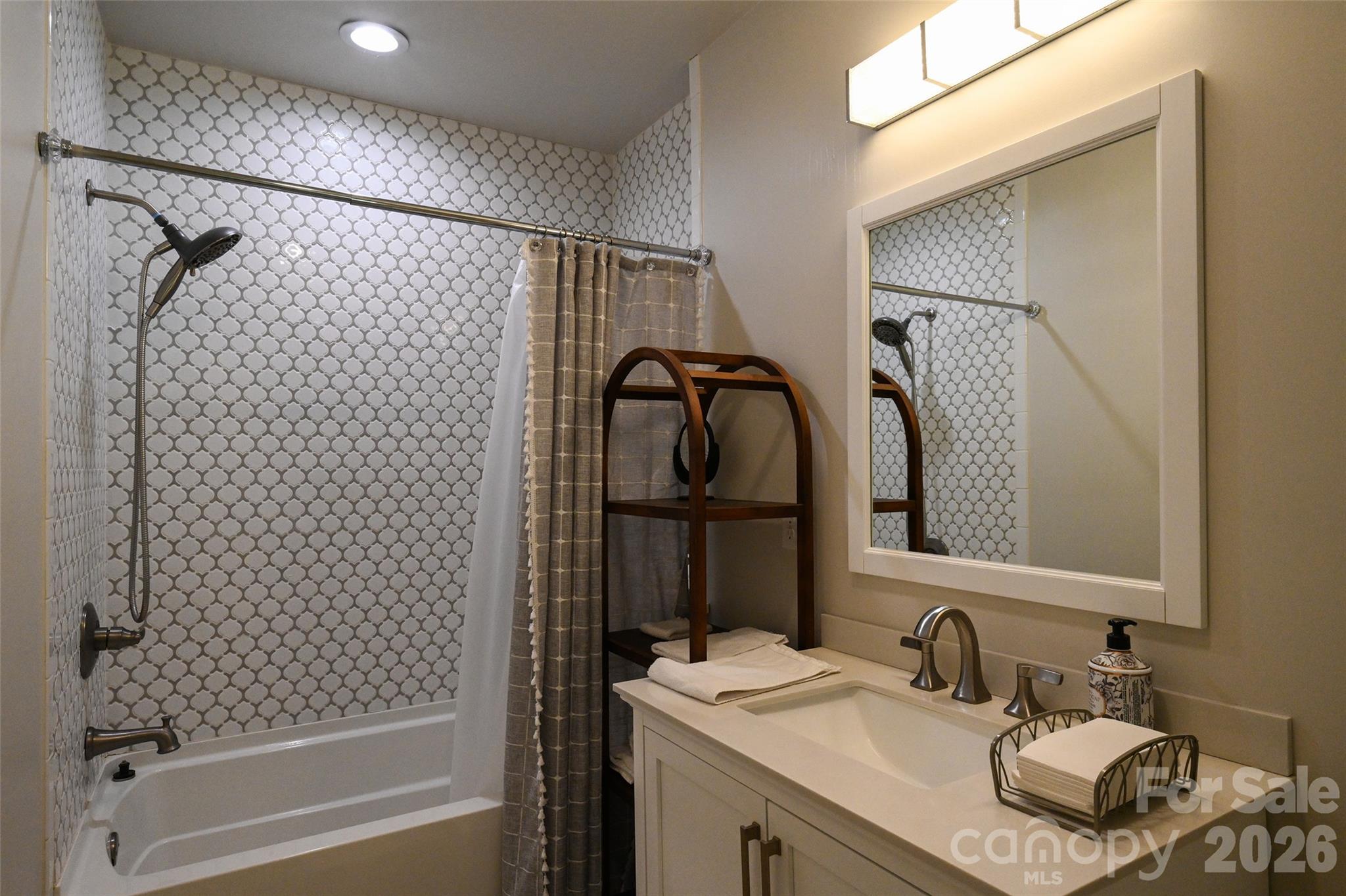 390 Sokassa Road Property Photo 25