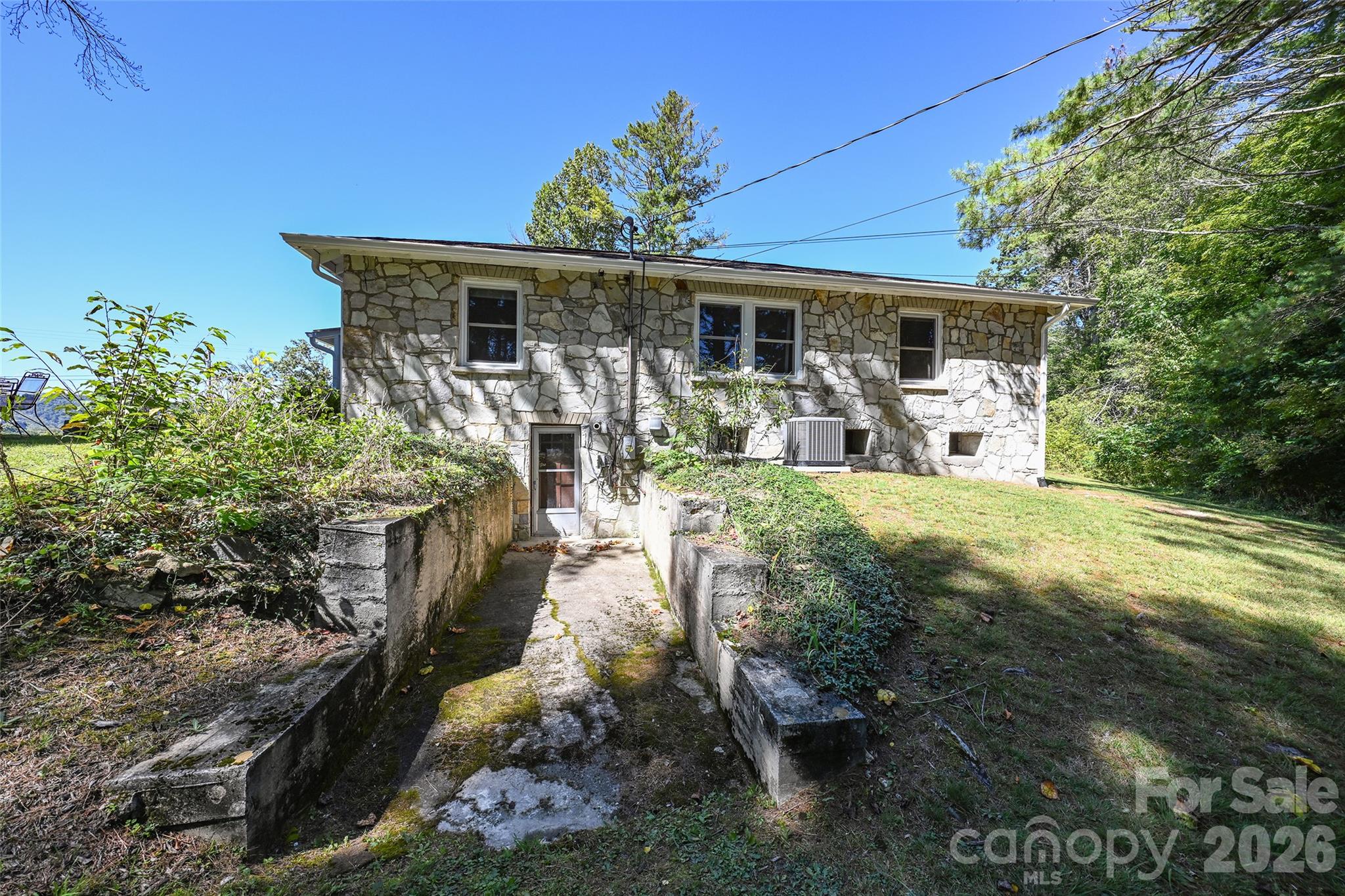 390 Sokassa Road Property Photo 32