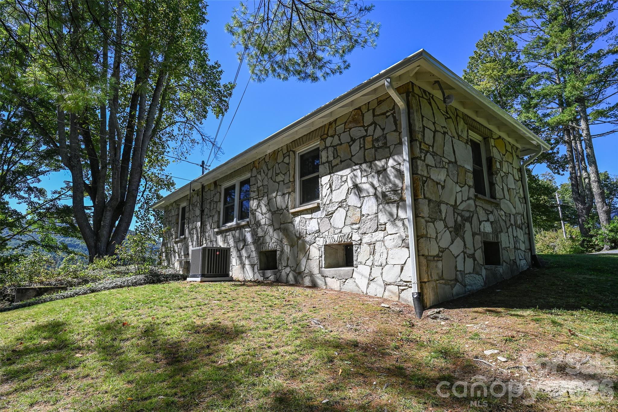 390 Sokassa Road Property Photo 40