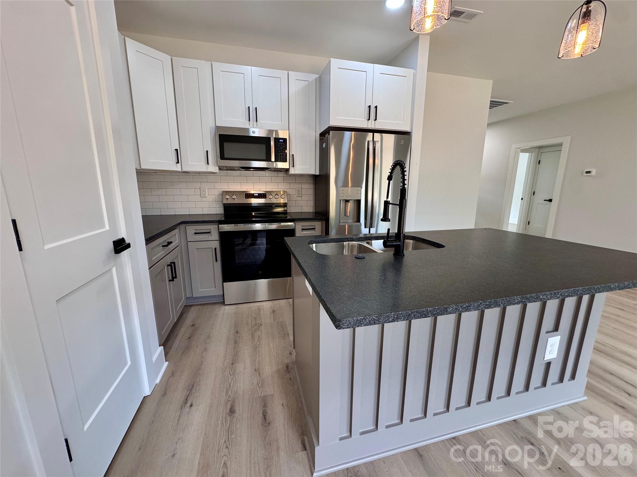 606 E Robinson Street Property Photo 4