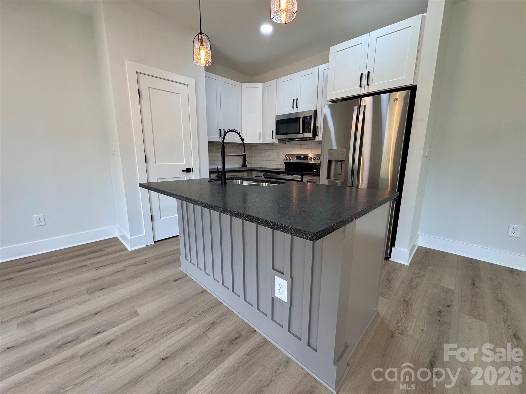 606 E Robinson Street Property Photo 5