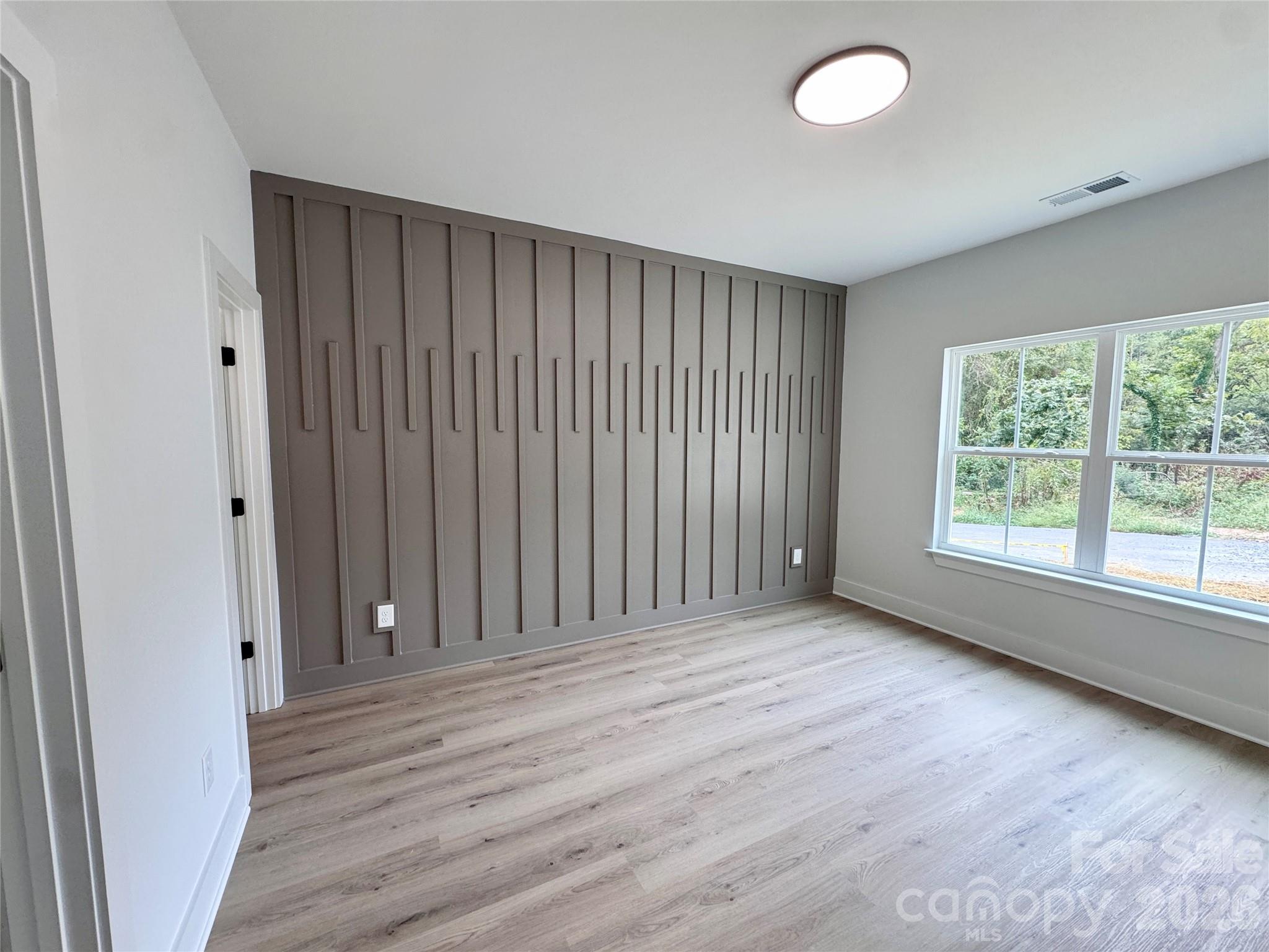 606 E Robinson Street Property Photo 7