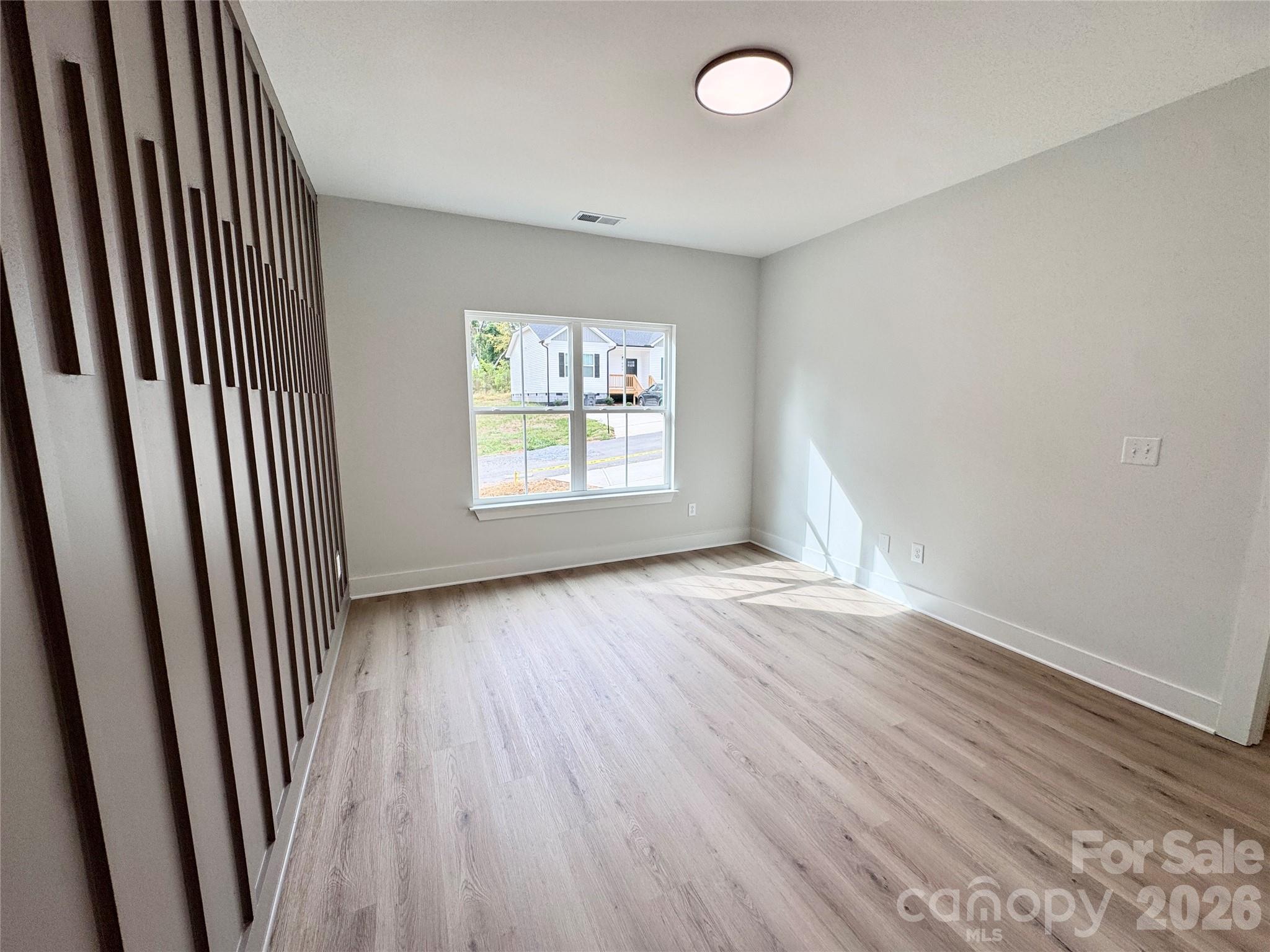 606 E Robinson Street Property Photo 8