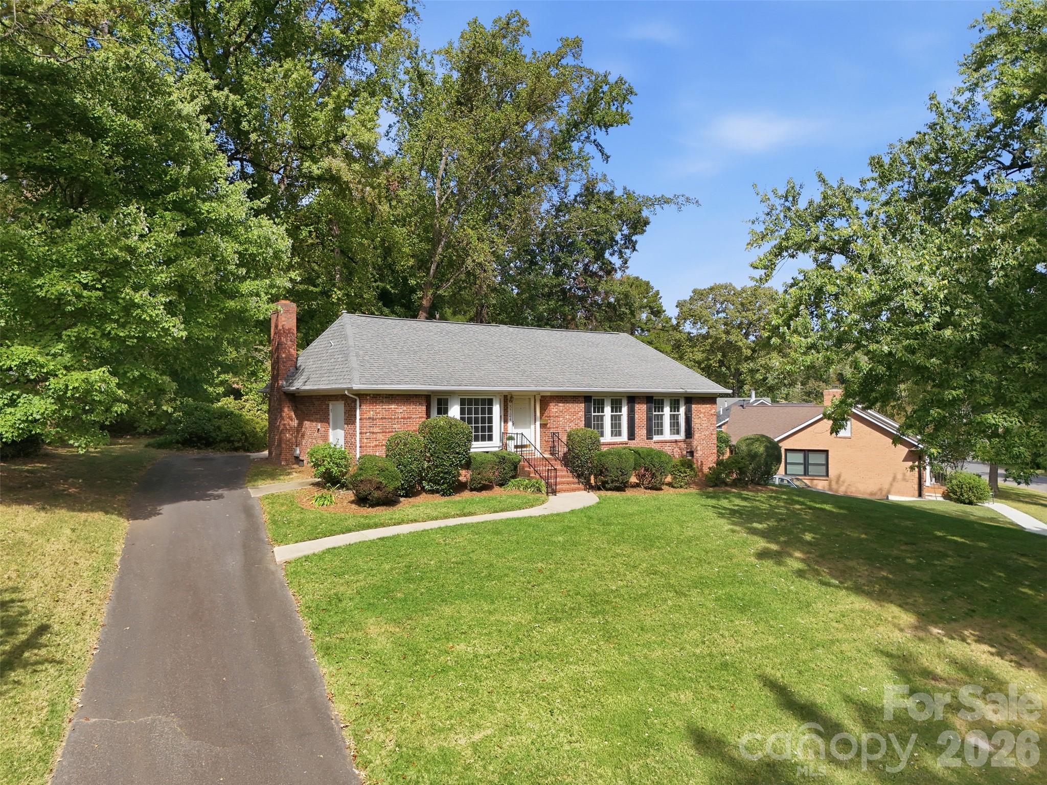 5724 Telfair Road Property Photo 3