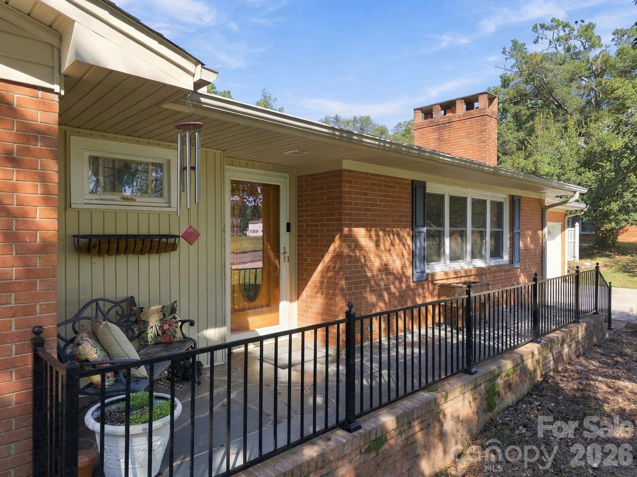 82 Henderson Street Property Photo 3