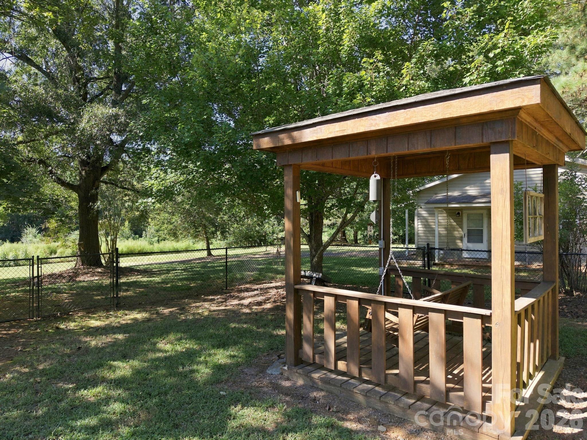 82 Henderson Street Property Photo 6