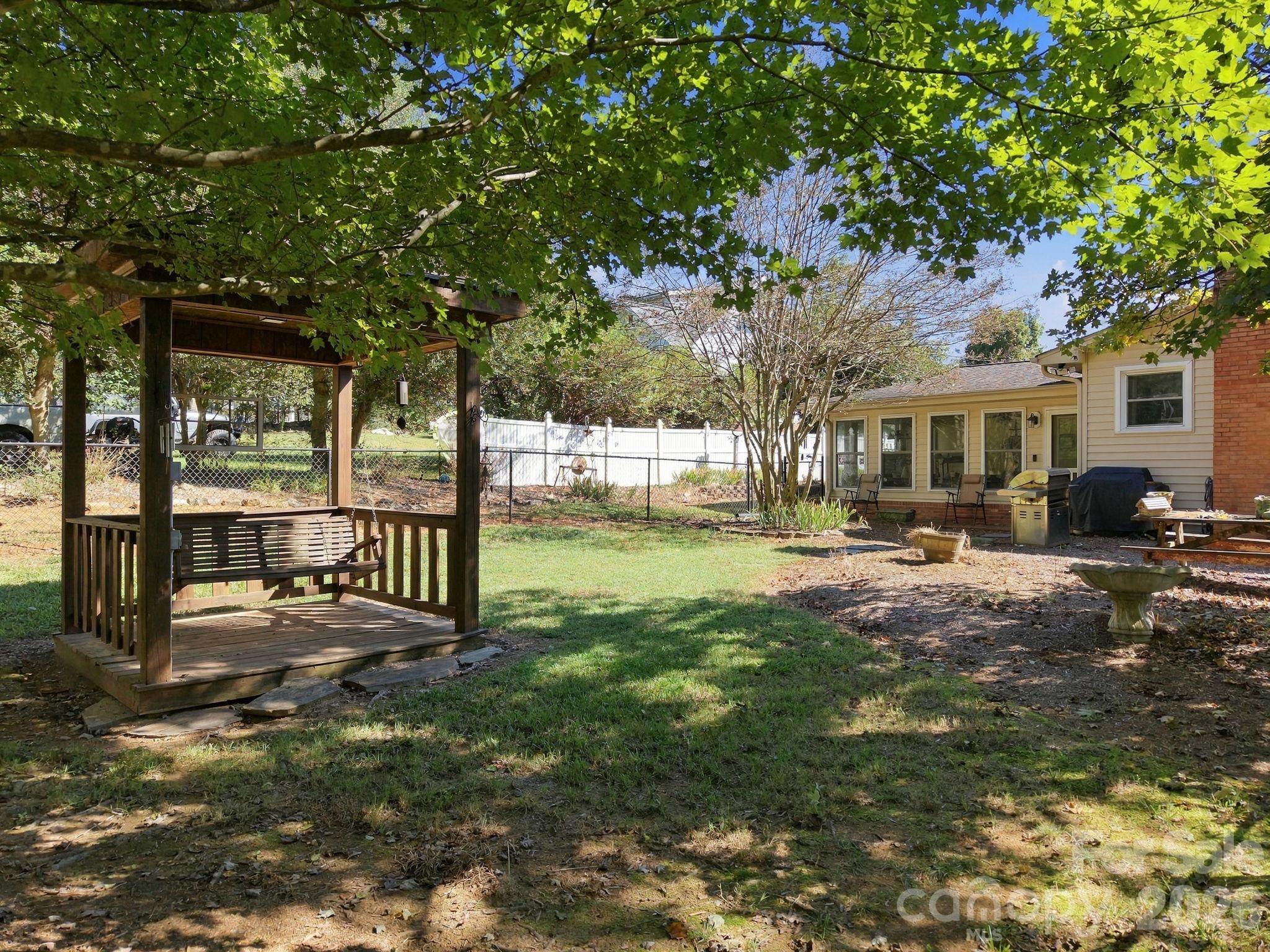 82 Henderson Street Property Photo 7