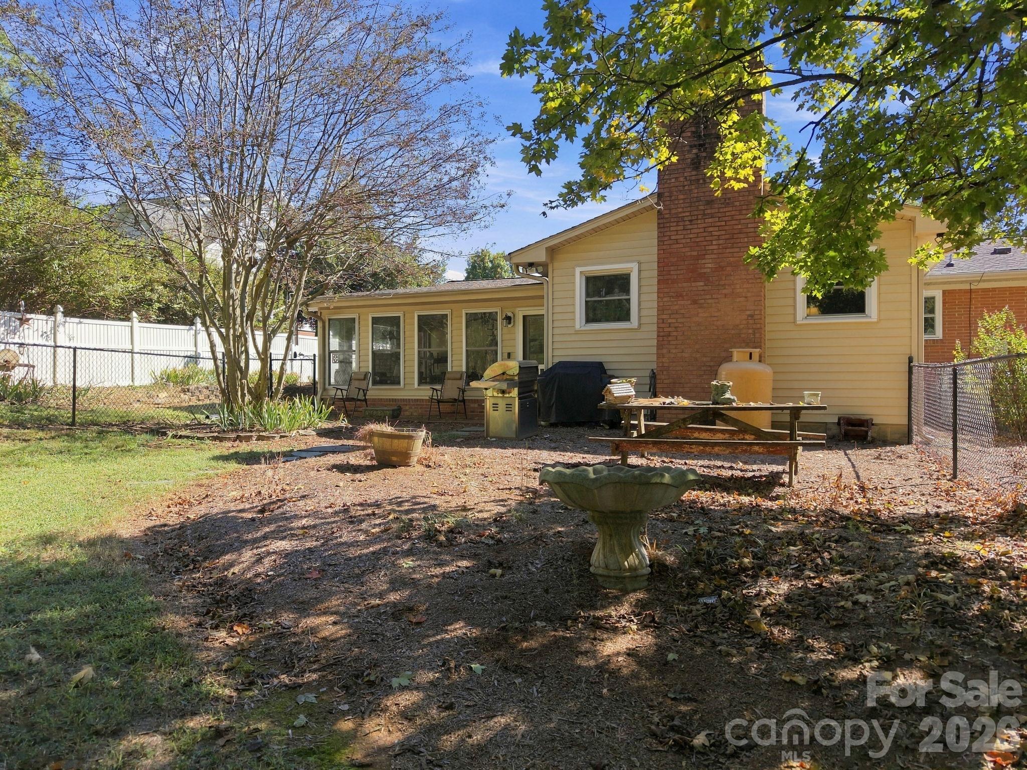 82 Henderson Street Property Photo 8