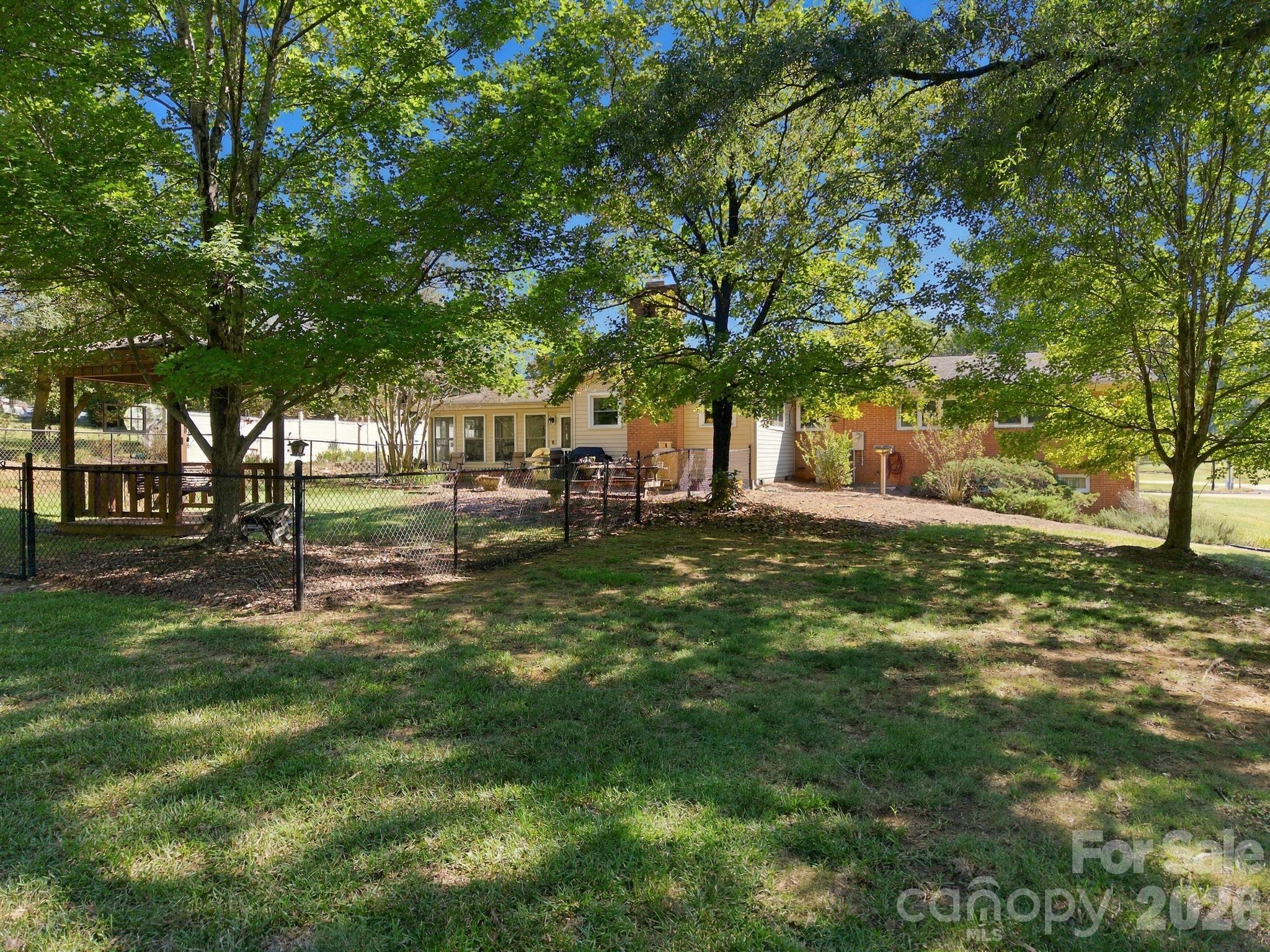 82 Henderson Street Property Photo 11