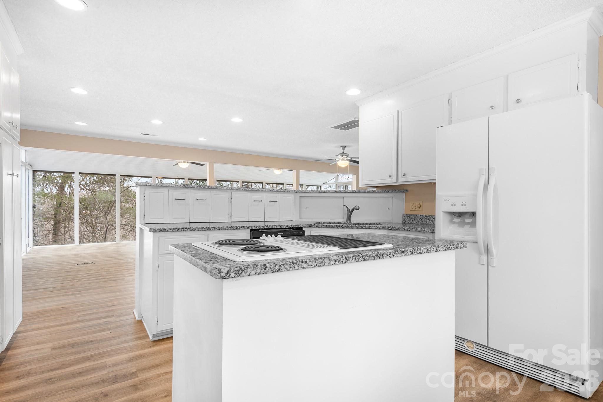 1126 Hanford Place Property Photo 4