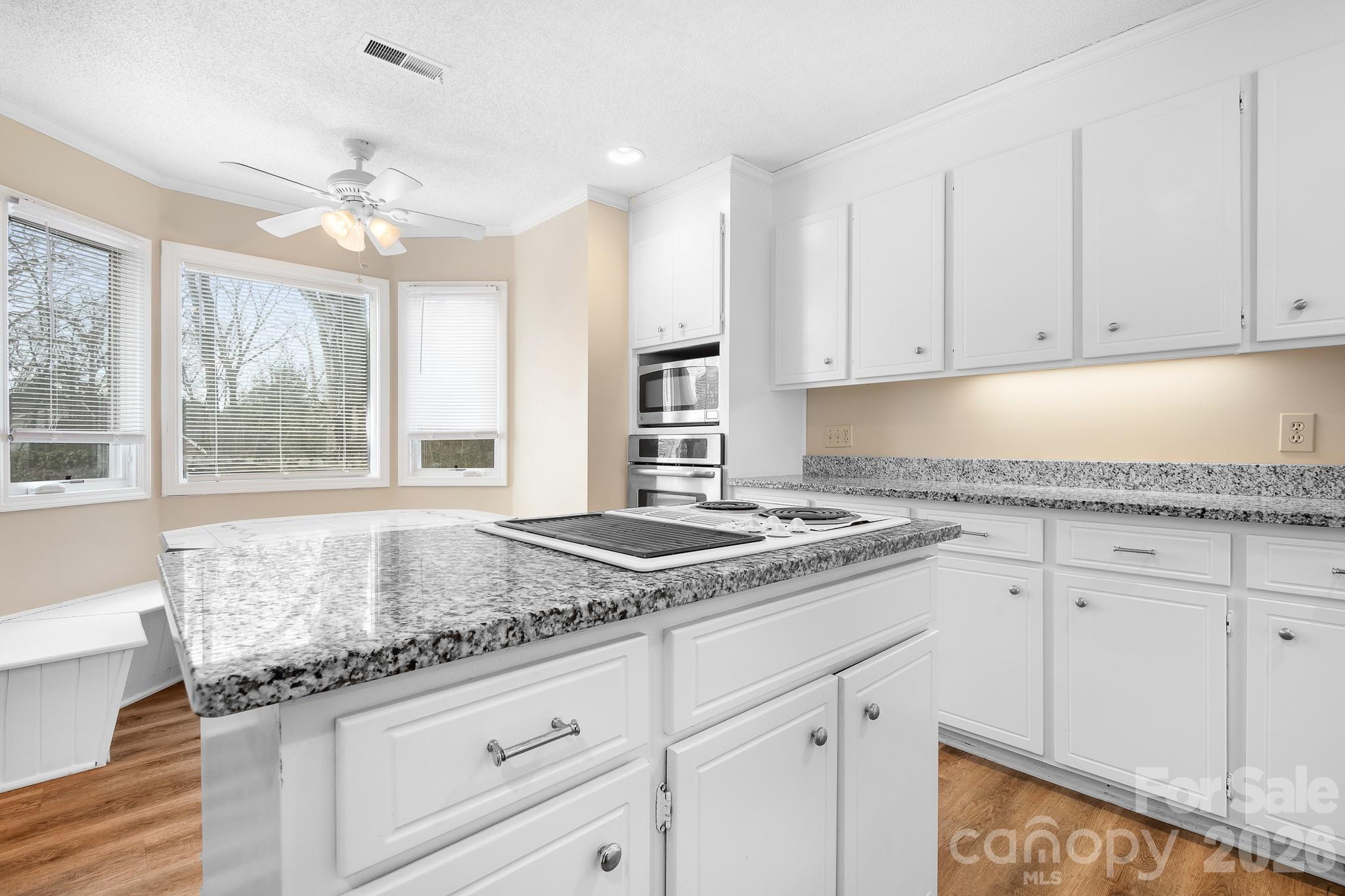 1126 Hanford Place Property Photo 6
