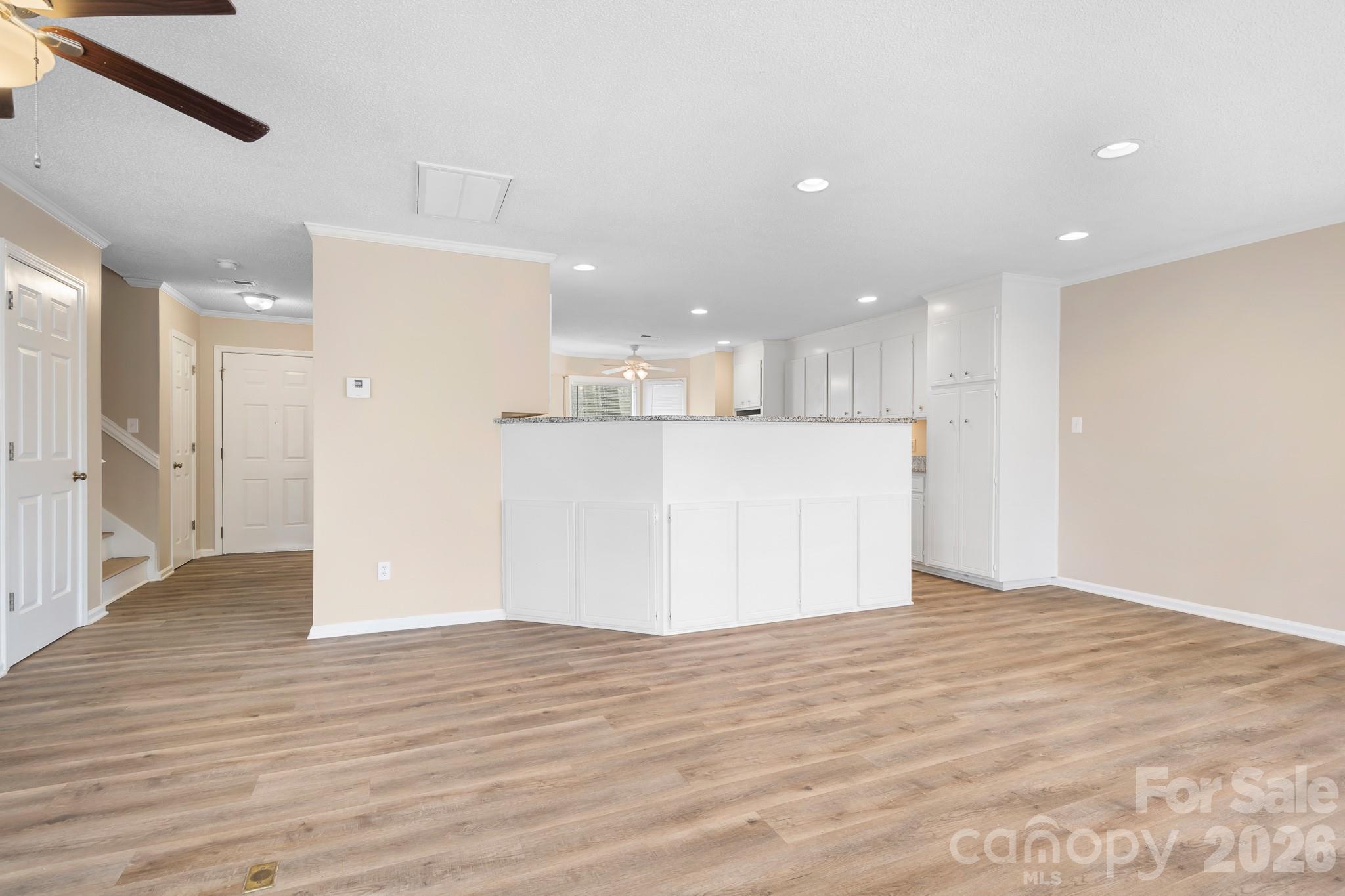 1126 Hanford Place Property Photo 8