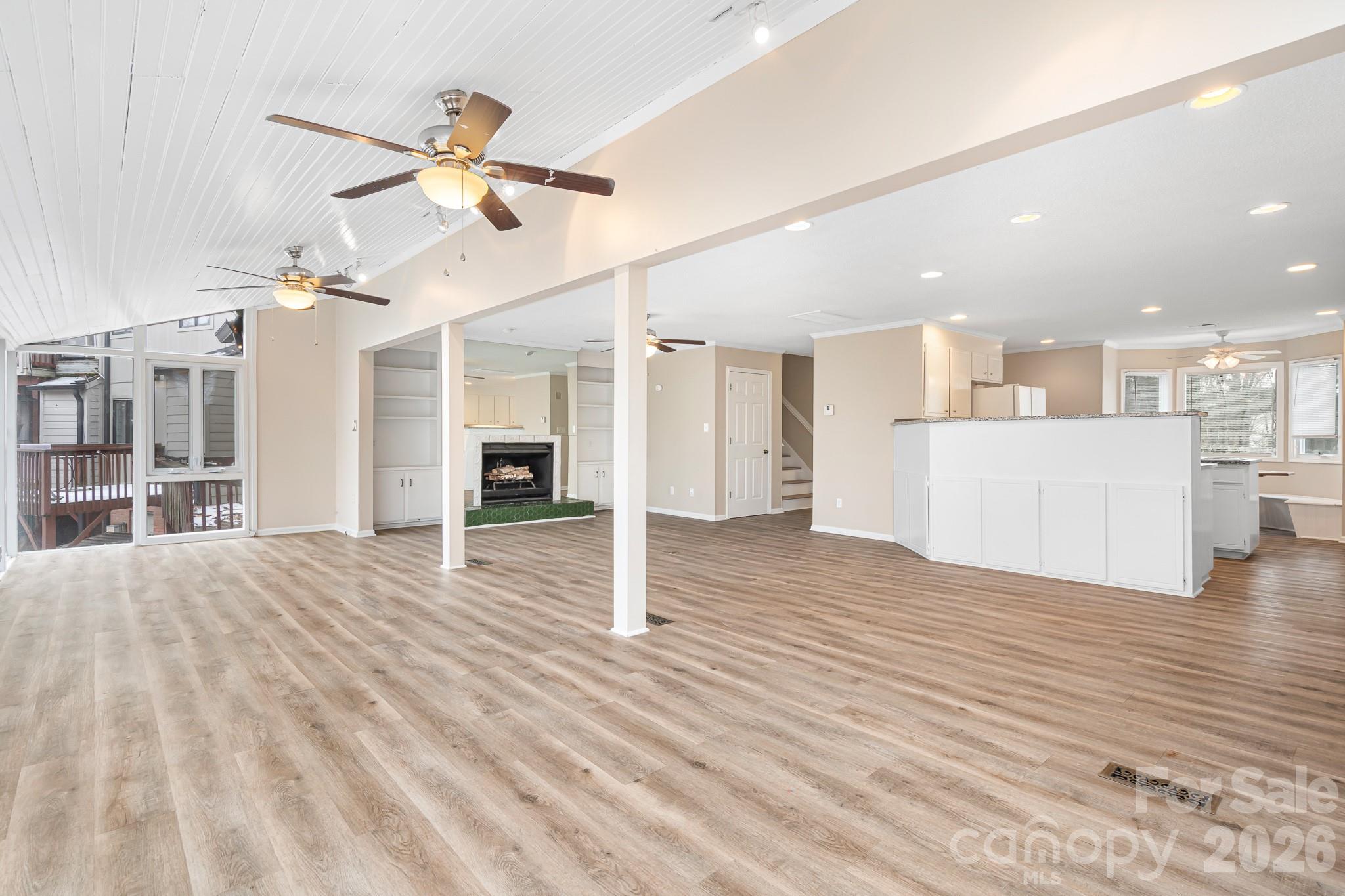 1126 Hanford Place Property Photo 10