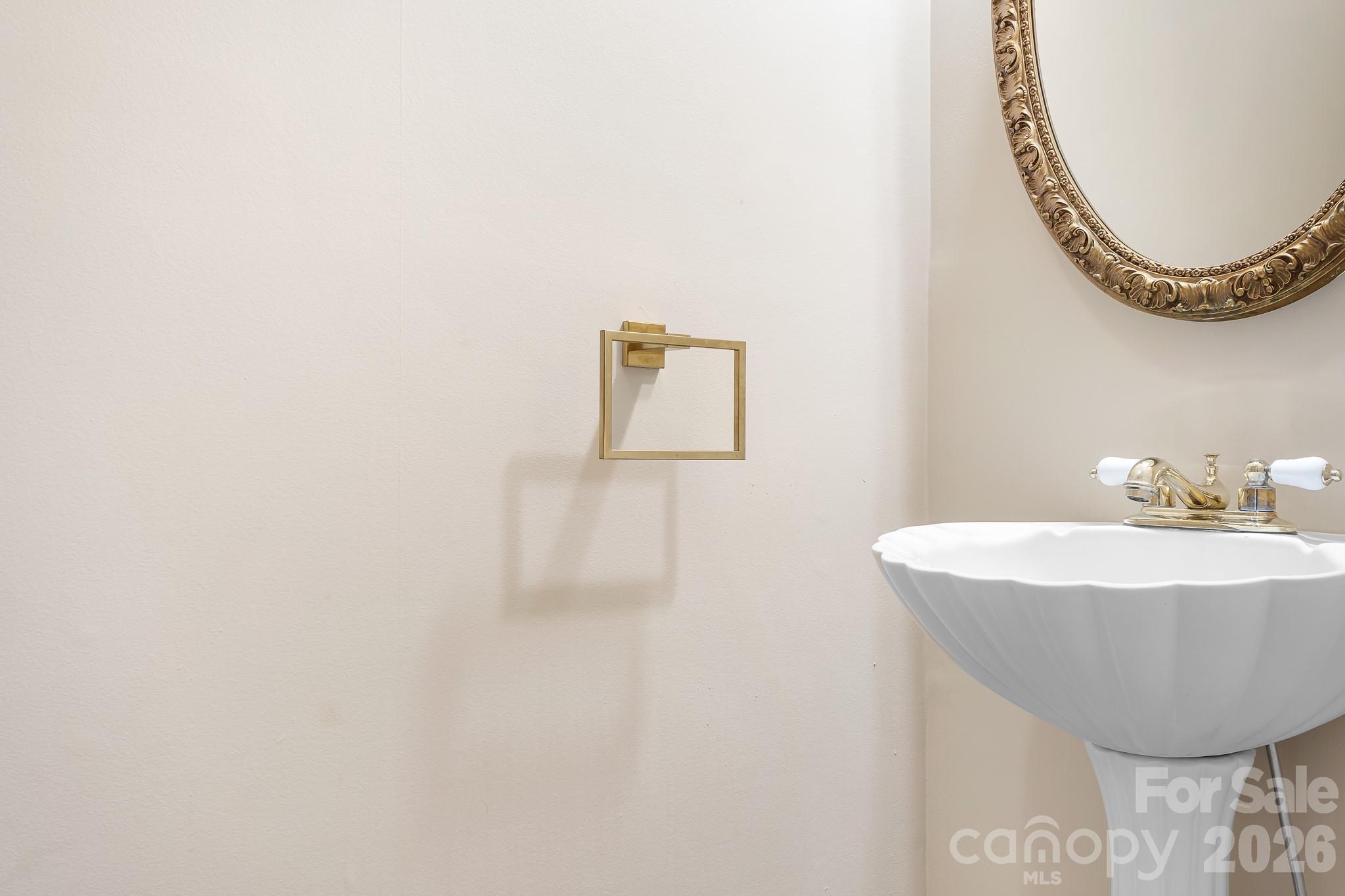 1126 Hanford Place Property Photo 13