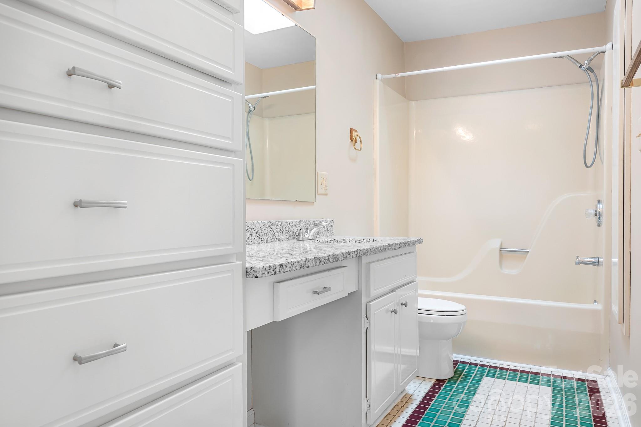 1126 Hanford Place Property Photo 17