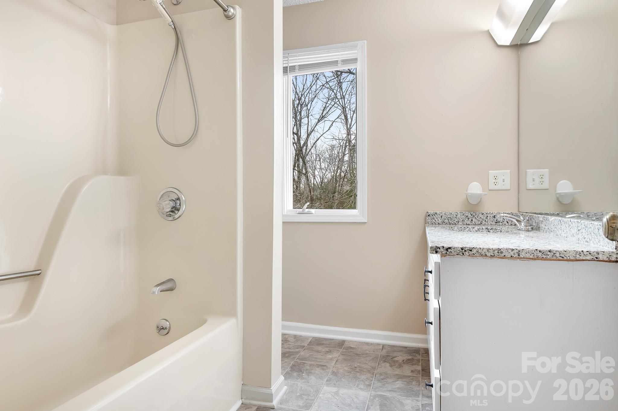 1126 Hanford Place Property Photo 19
