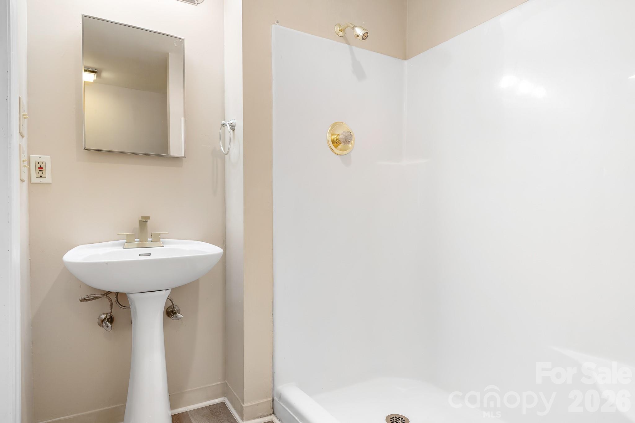 1126 Hanford Place Property Photo 23