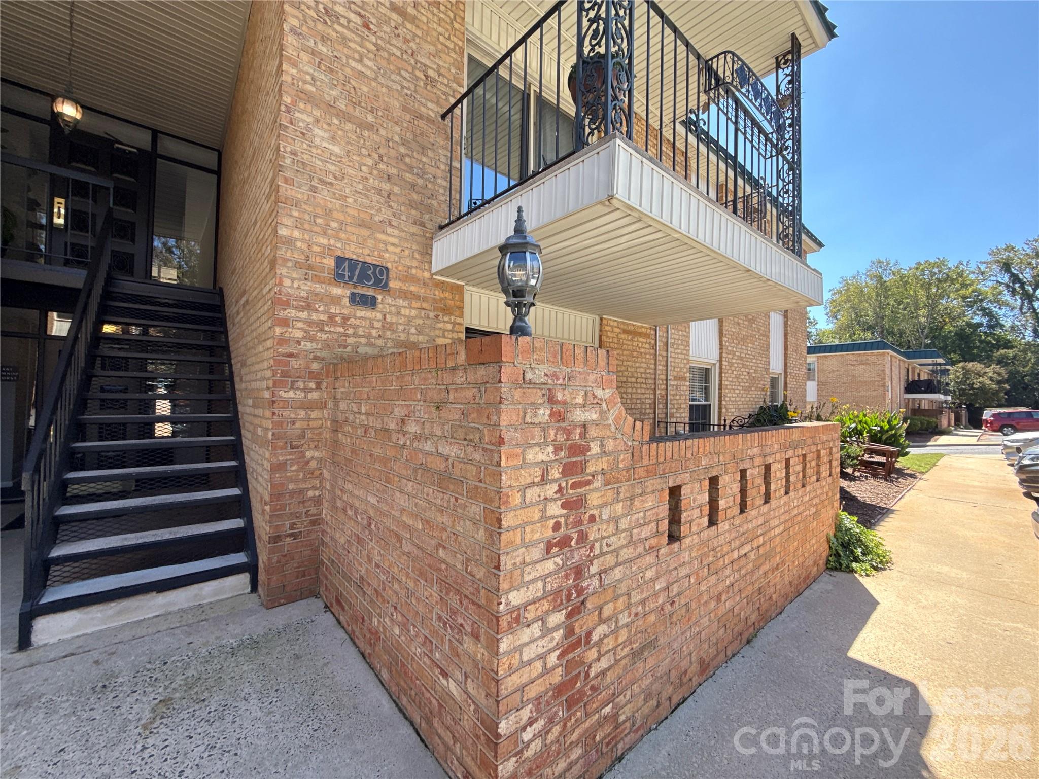 4739 Hedgemore Drive N Property Photo 2