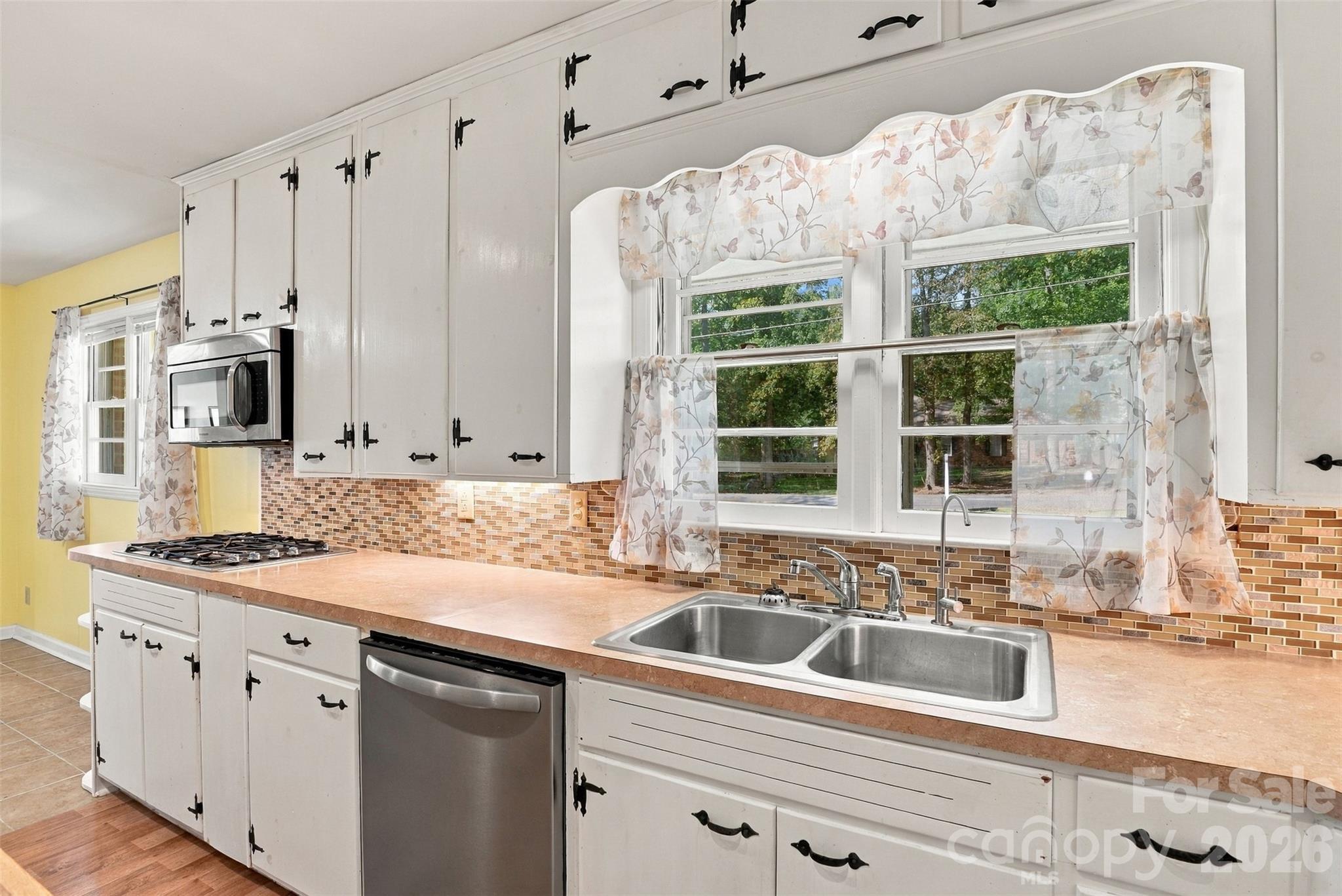 7218 Lakeside Drive Property Photo 4