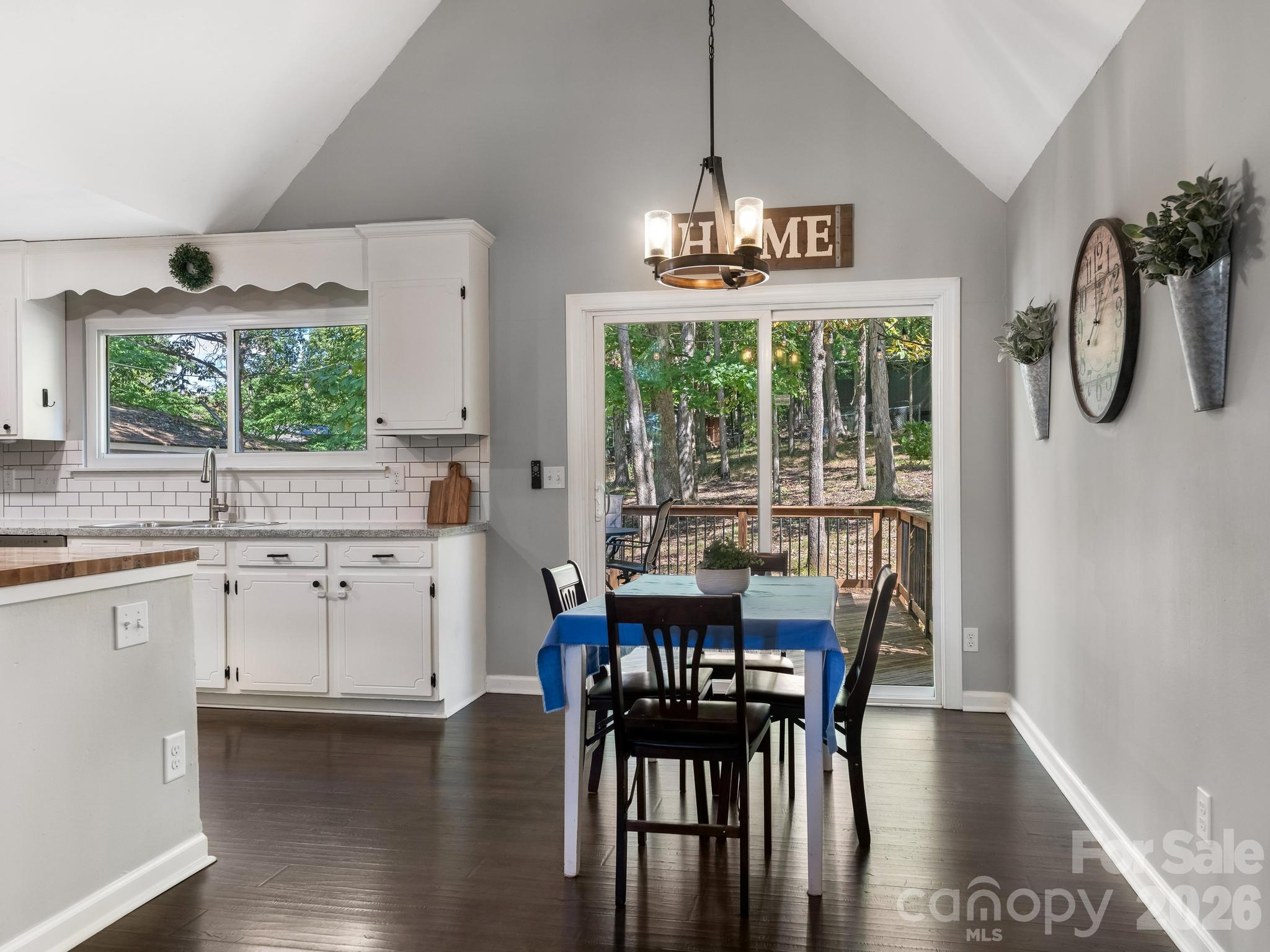 7904 Oakbark Lane Property Photo 7