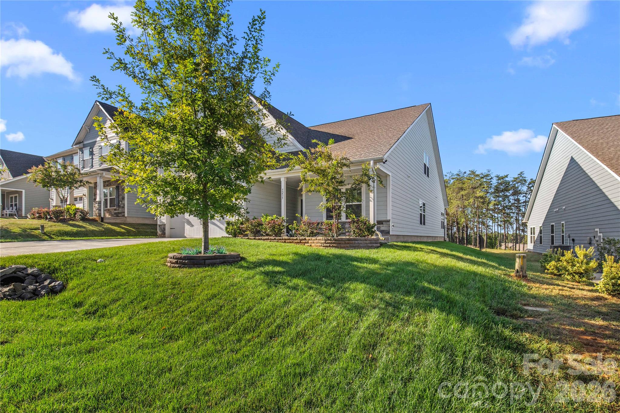 5235 Admirals Landing Property Photo 3