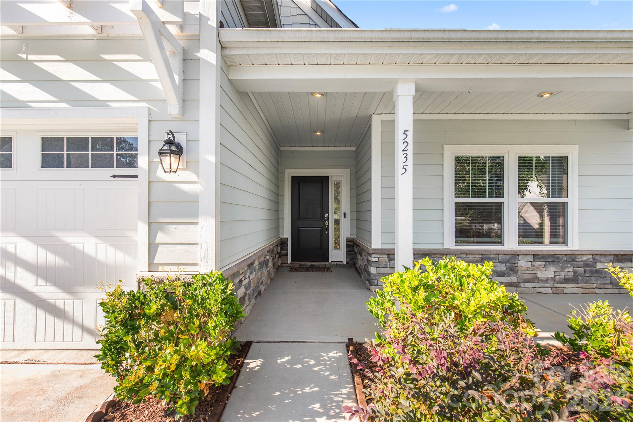5235 Admirals Landing Property Photo 4