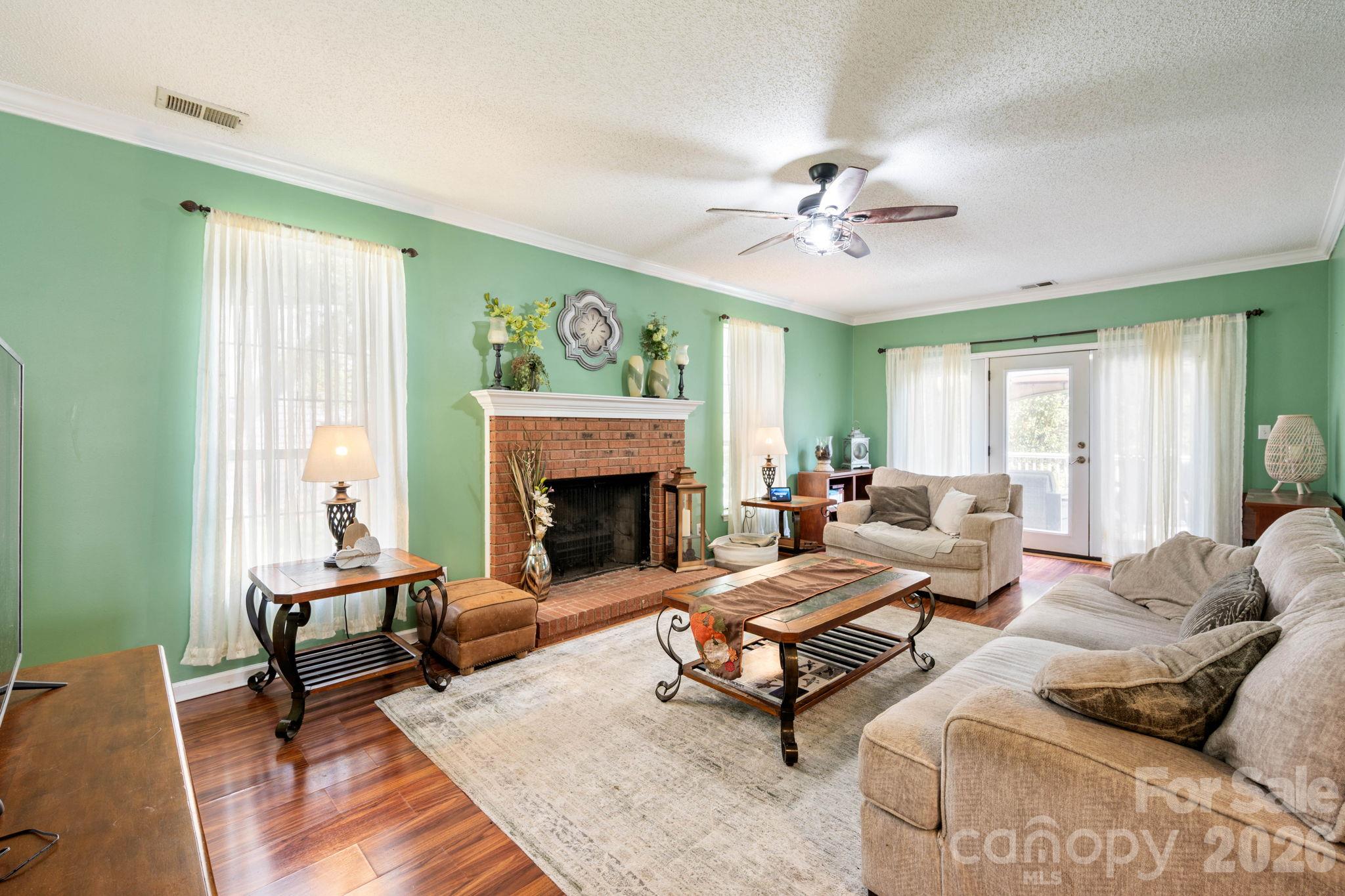 1300 Sugar Hollow Drive Property Photo 4