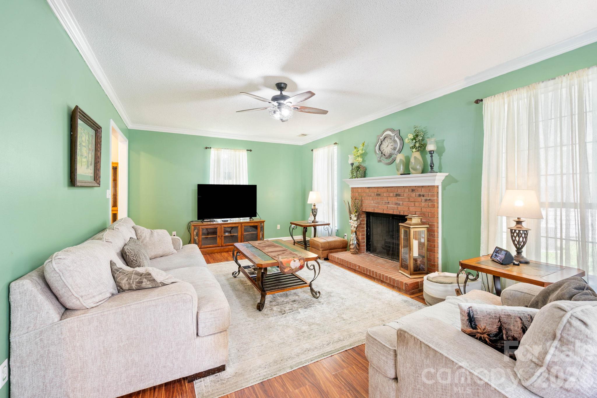 1300 Sugar Hollow Drive Property Photo 5