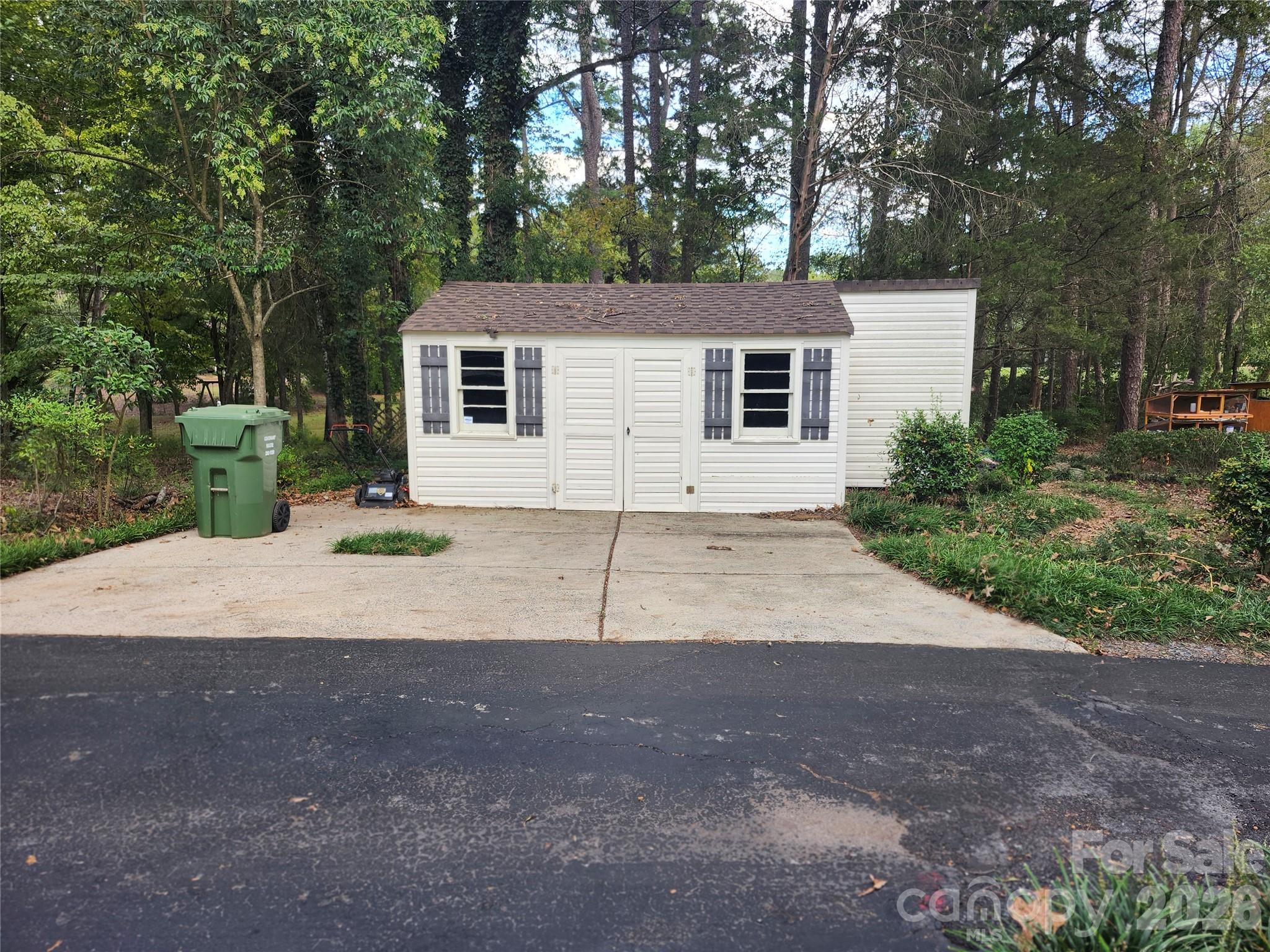 2409 Griffith Road Property Photo 17