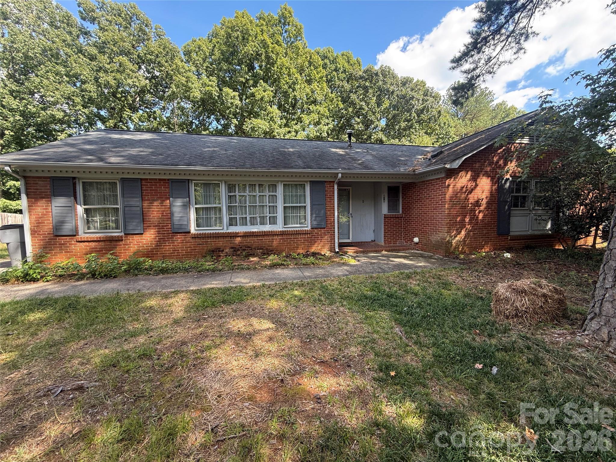 818 McLaughlin Drive Property Photo 1