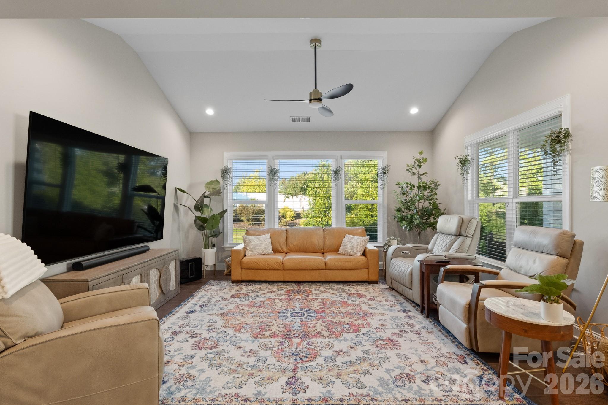 2102 Sabra Street Property Photo 2
