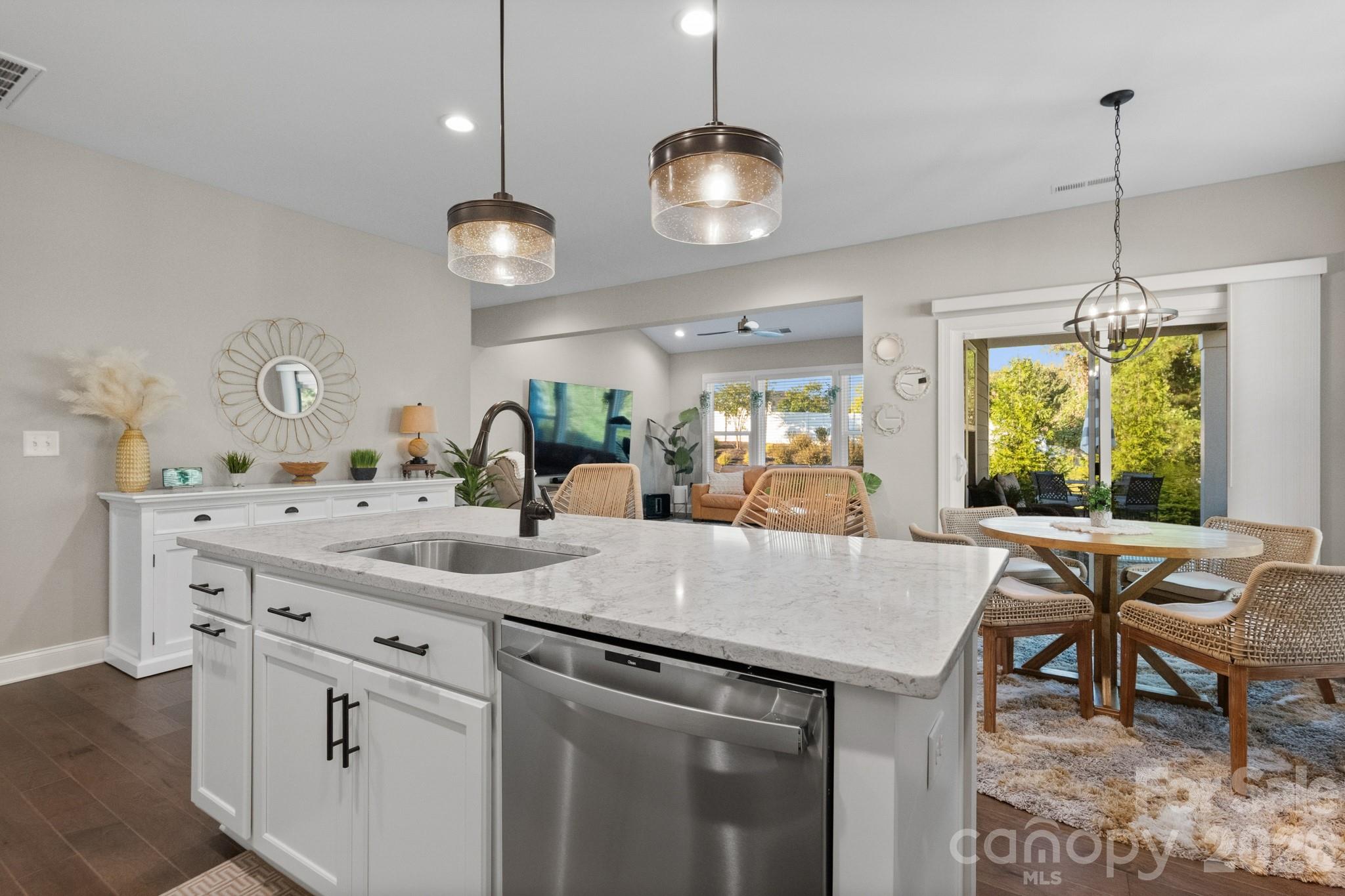 2102 Sabra Street Property Photo 8