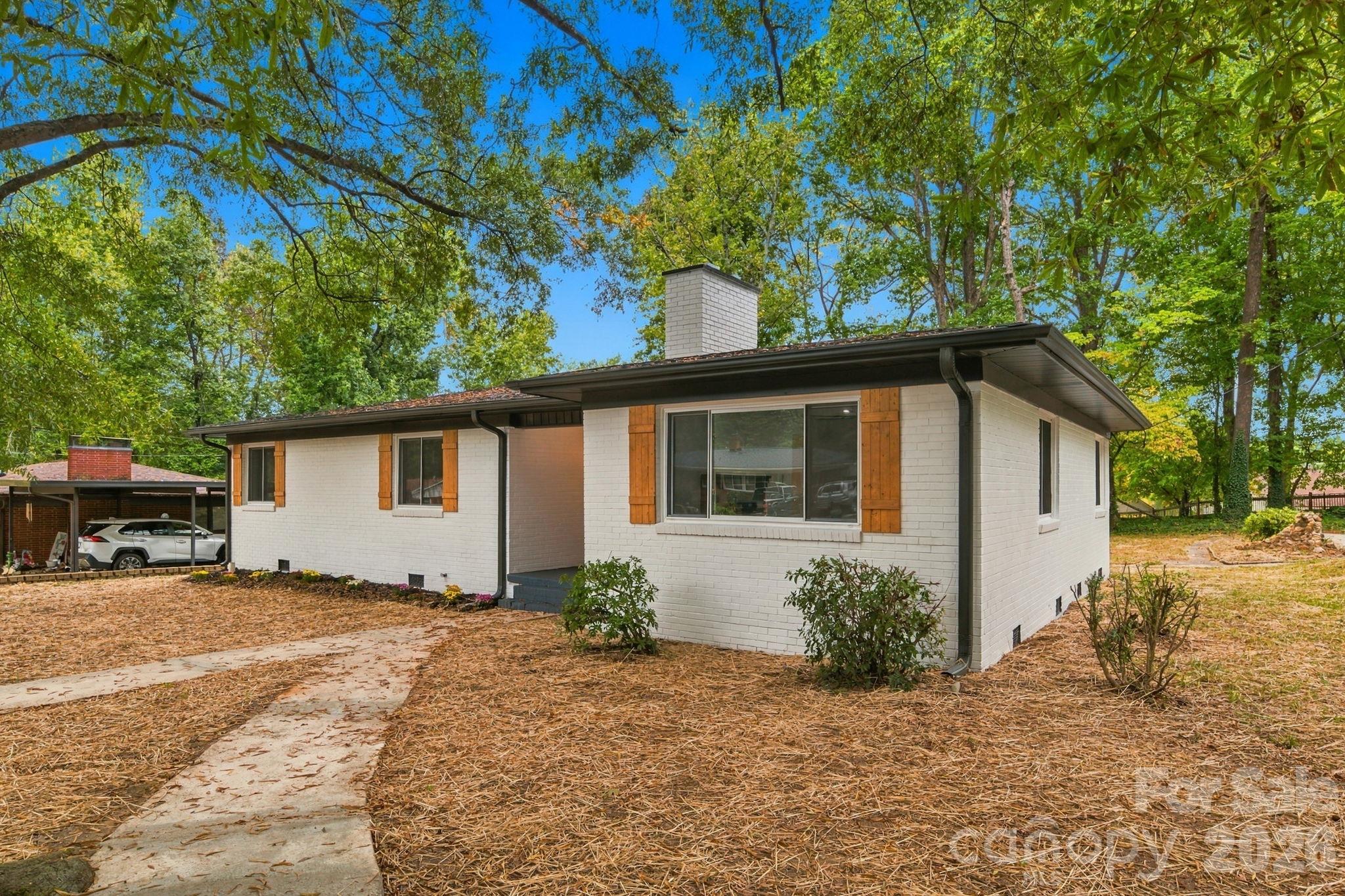 214 Dalewood Avenue Property Photo 2