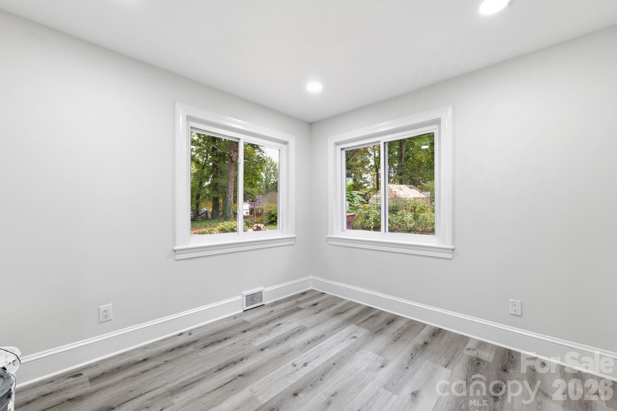 214 Dalewood Avenue Property Photo 11