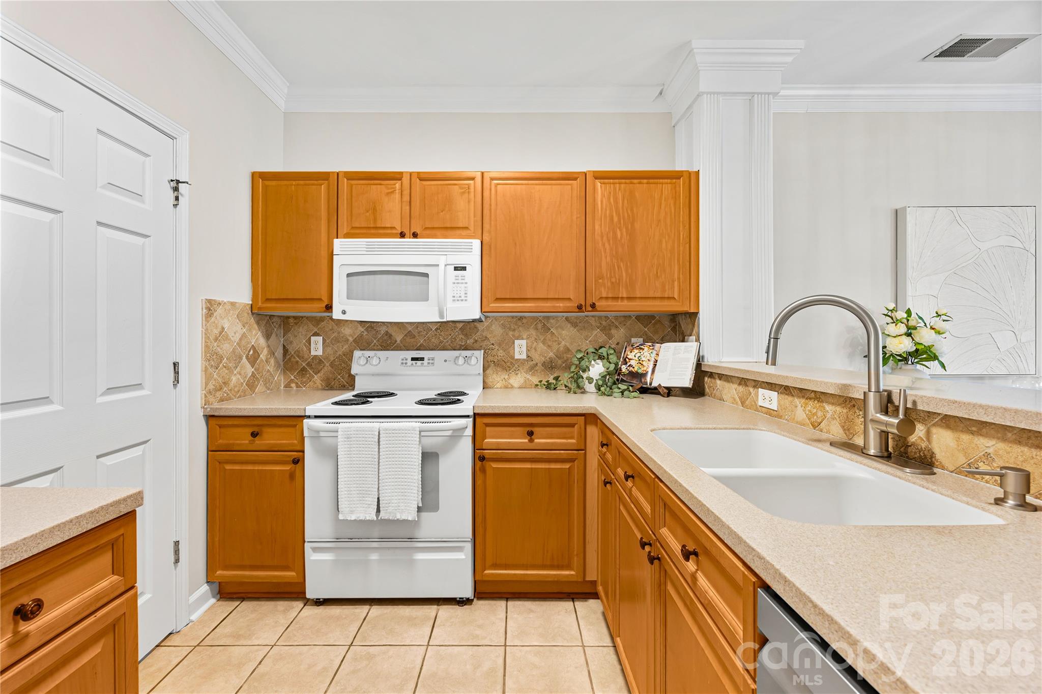 915 Northeast Drive 22 Property Photo 20