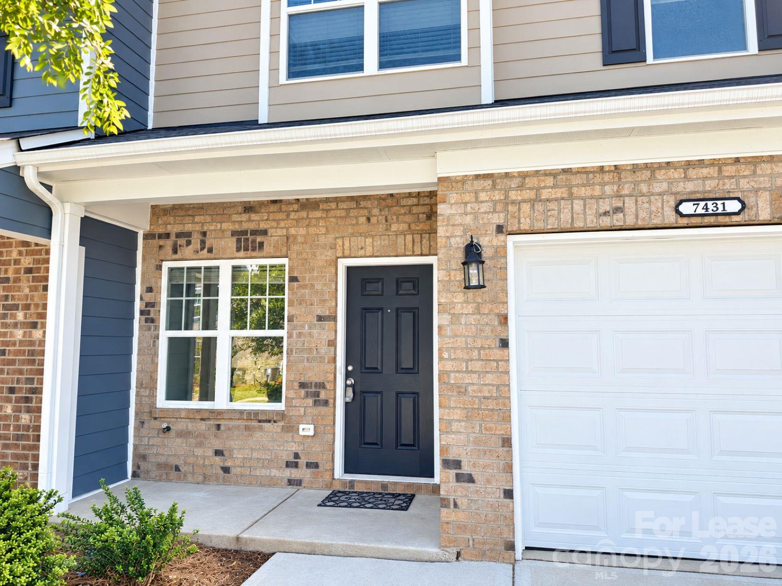 7431 Sienna Heights Place Property Photo 2