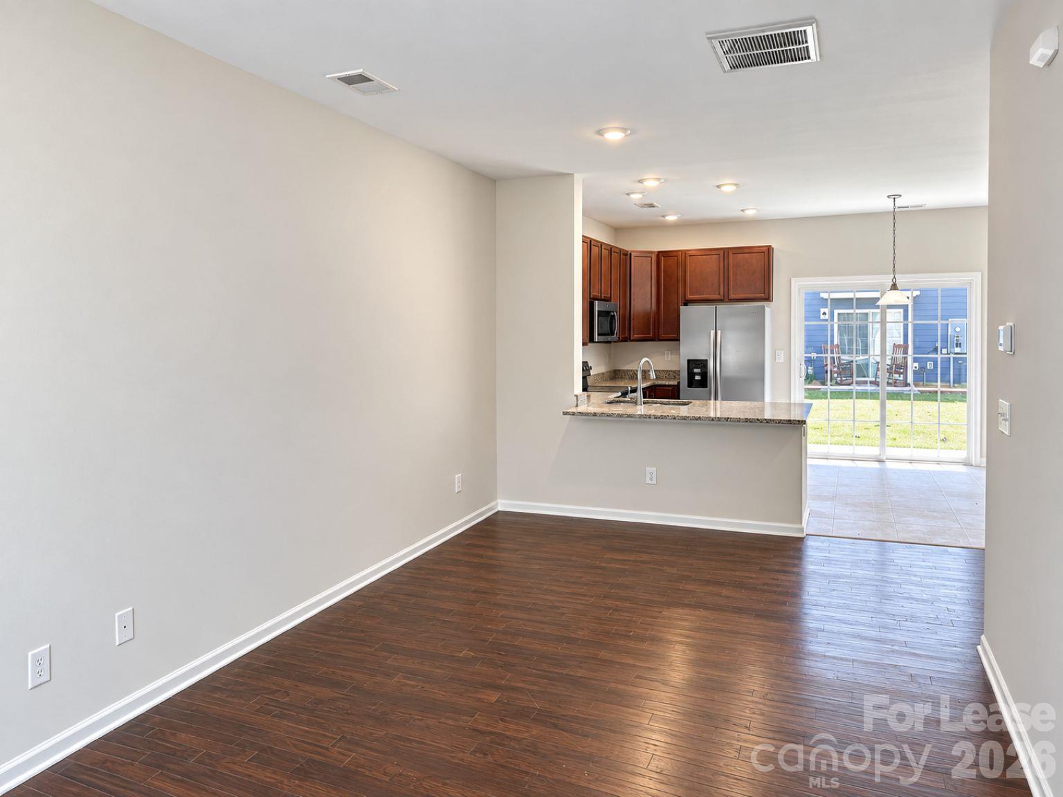 7431 Sienna Heights Place Property Photo 3