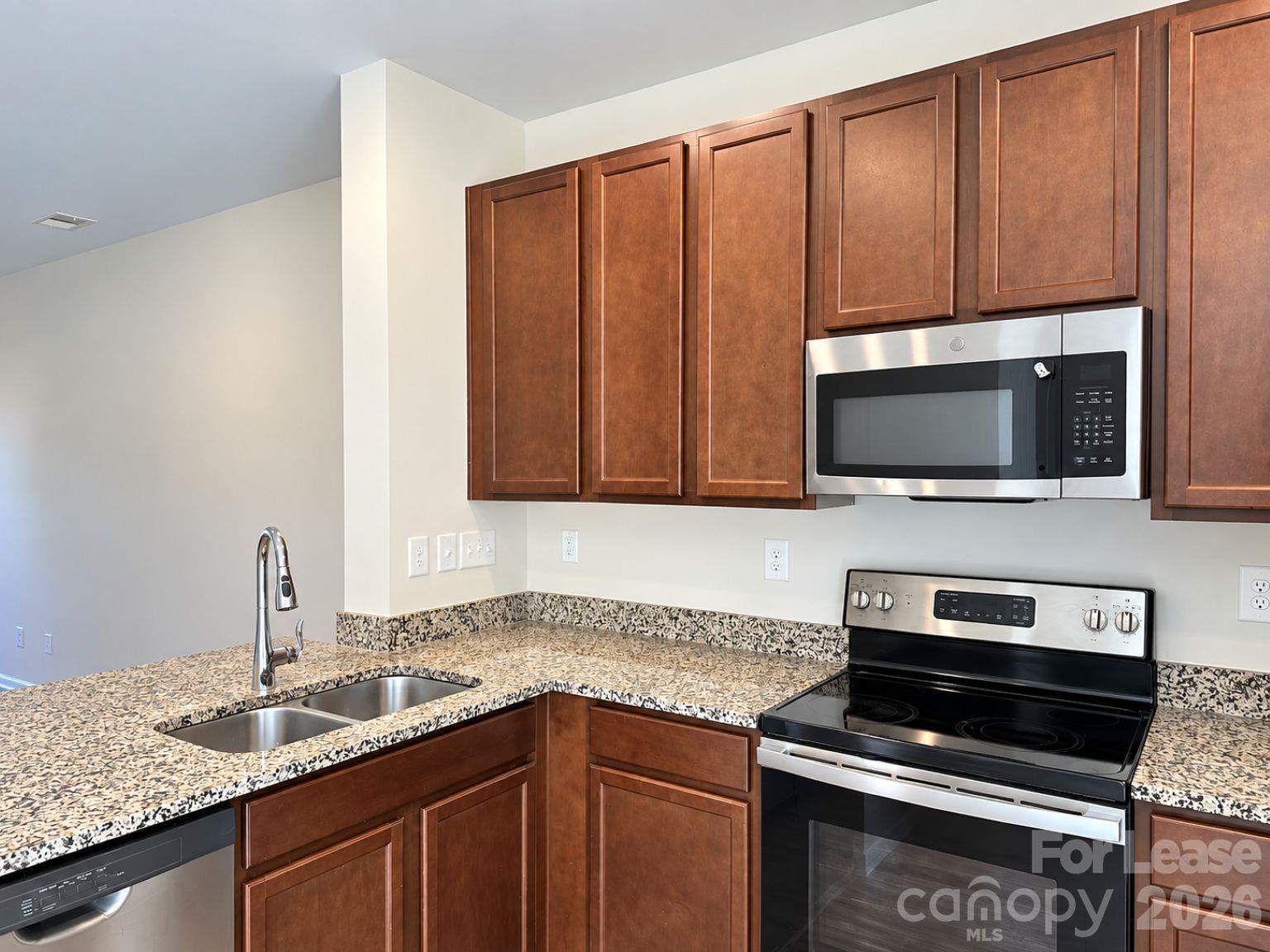 7431 Sienna Heights Place Property Photo 6