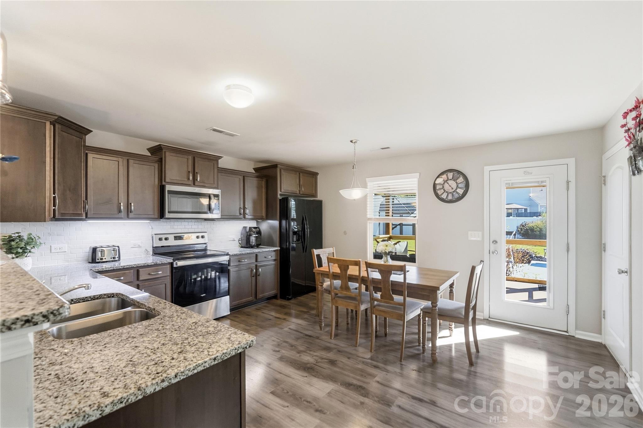 206 Amberly Circle Property Photo 11