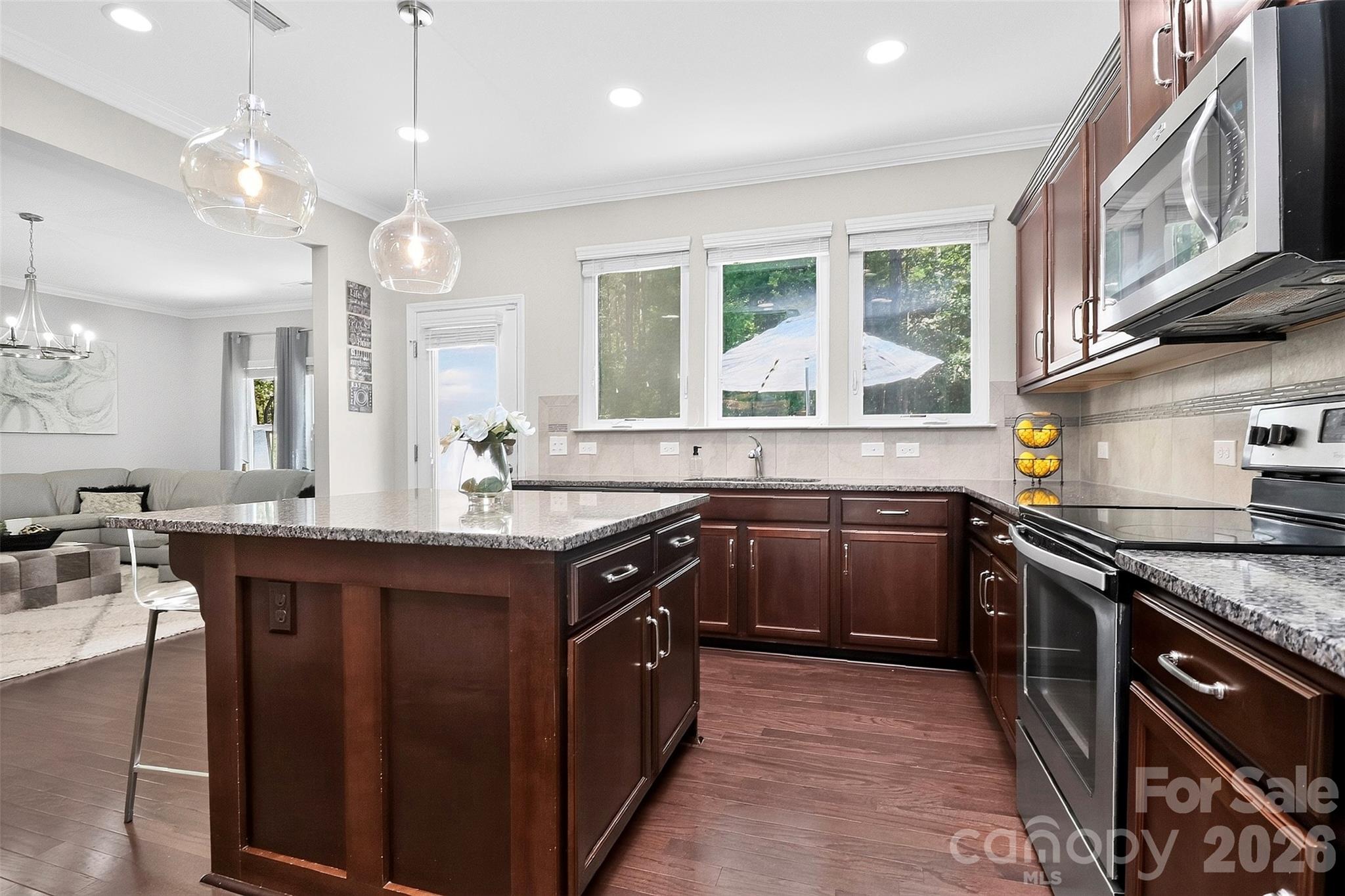 8122 Mossy Rock Road Property Photo 10