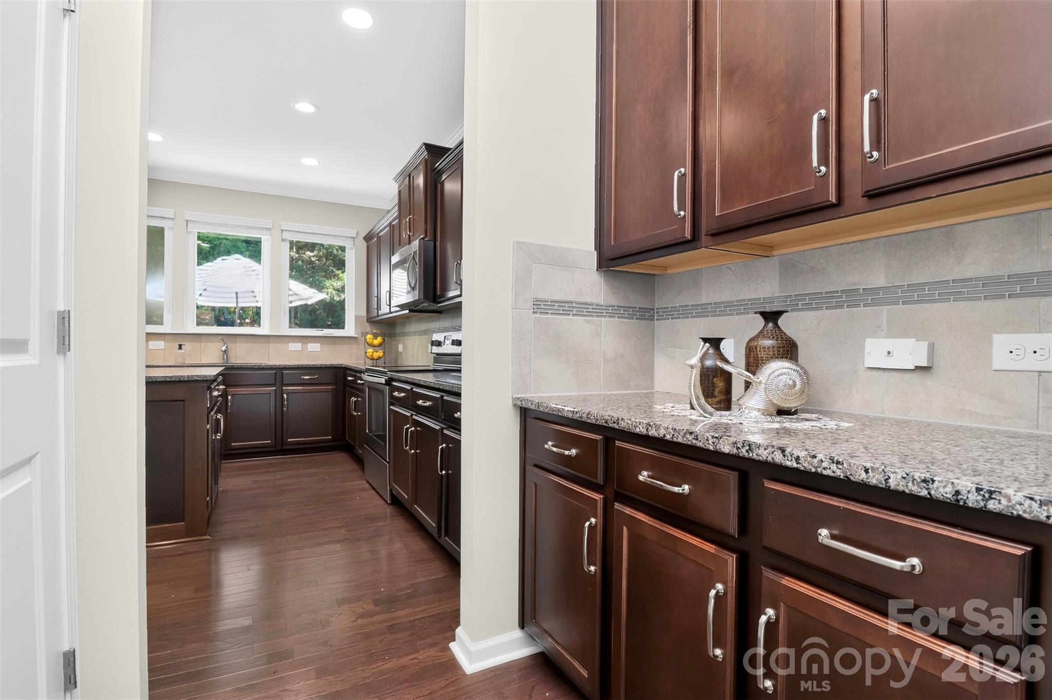 8122 Mossy Rock Road Property Photo 11