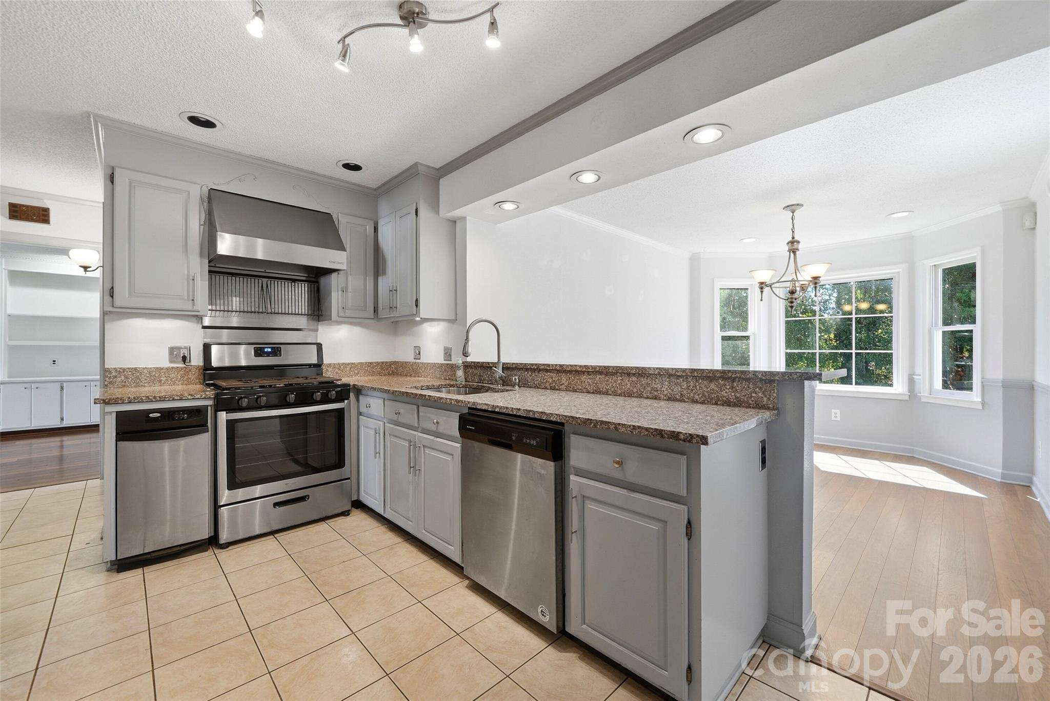 2351 Ellerbe Drive Property Photo 3